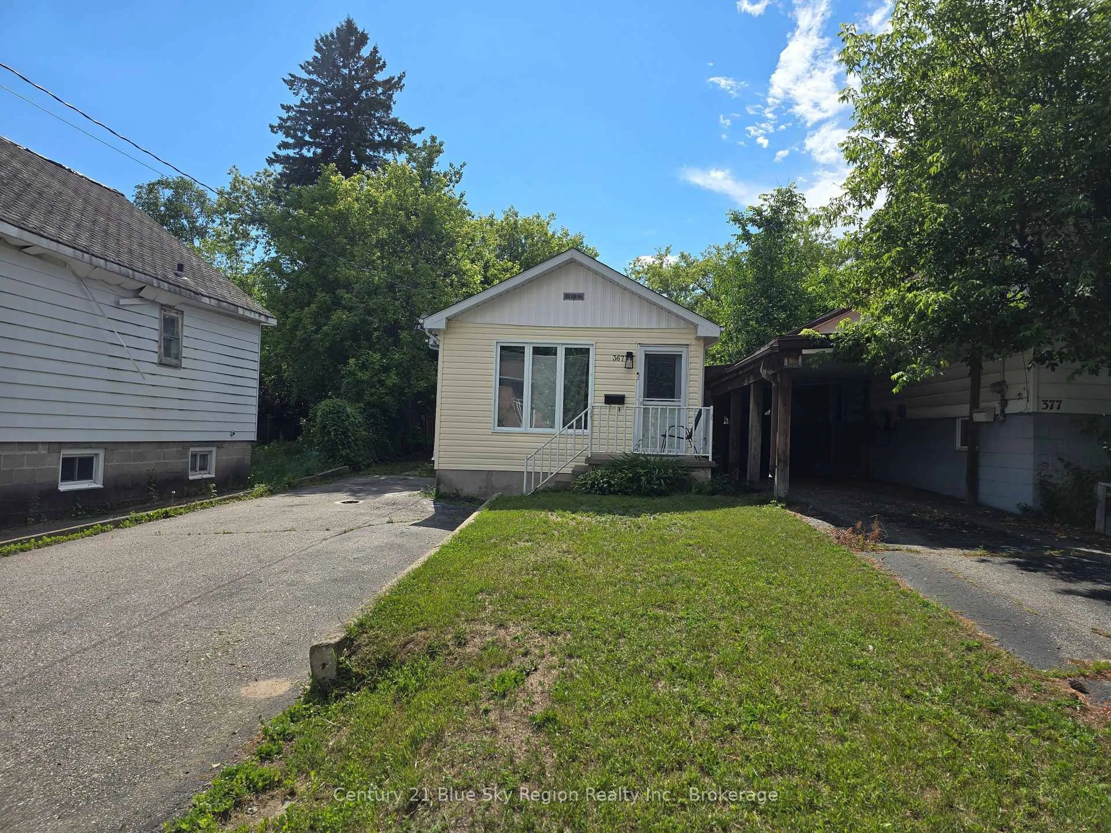A pic from outside/outdoor area/front of a property/back of a property/a pic from drone, street for 367 Princess St, North Bay Ontario P1B 6C7