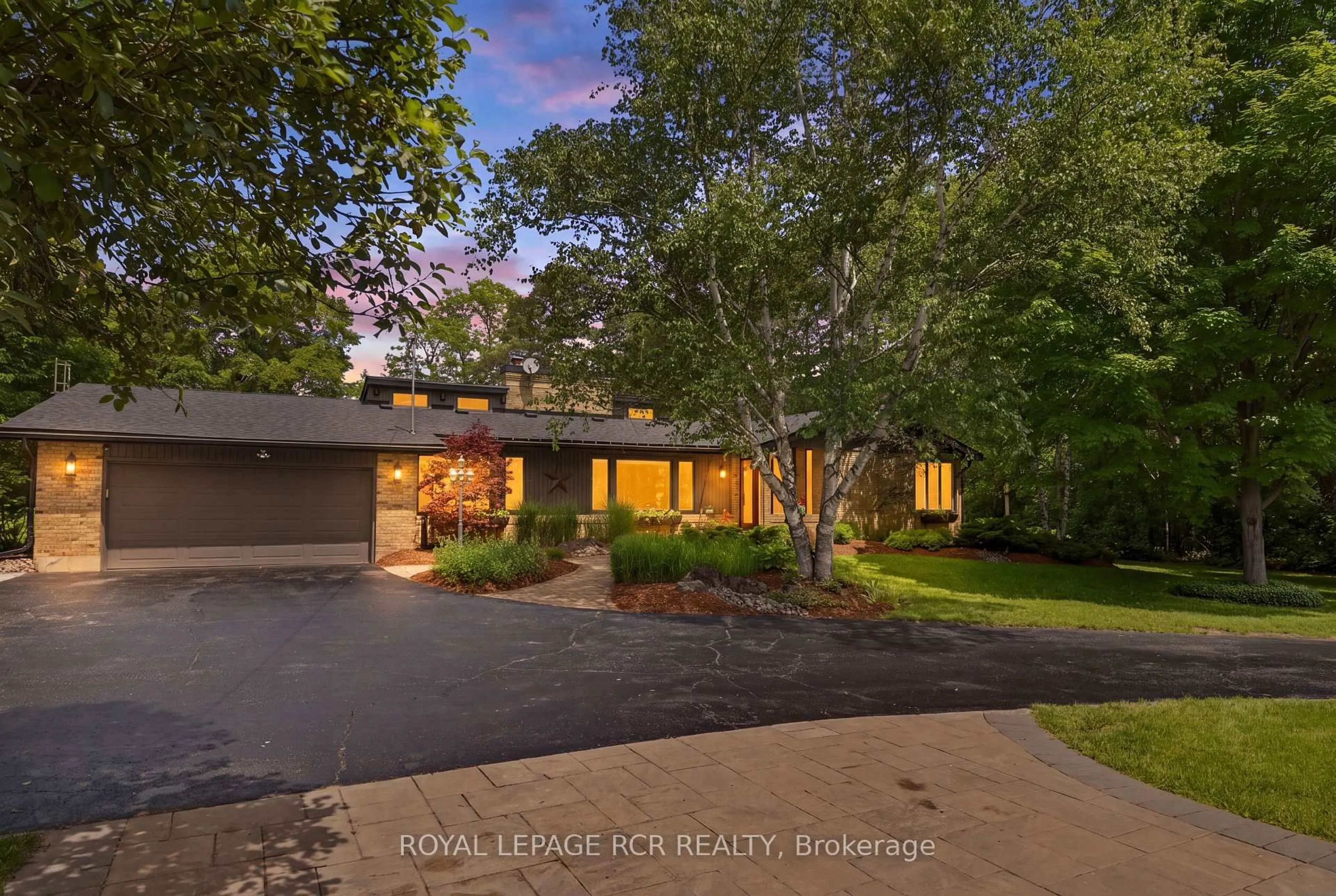 A pic from outside/outdoor area/front of a property/back of a property/a pic from drone, street for 308339 Hockley Rd, Mono Ontario L9W 6N4