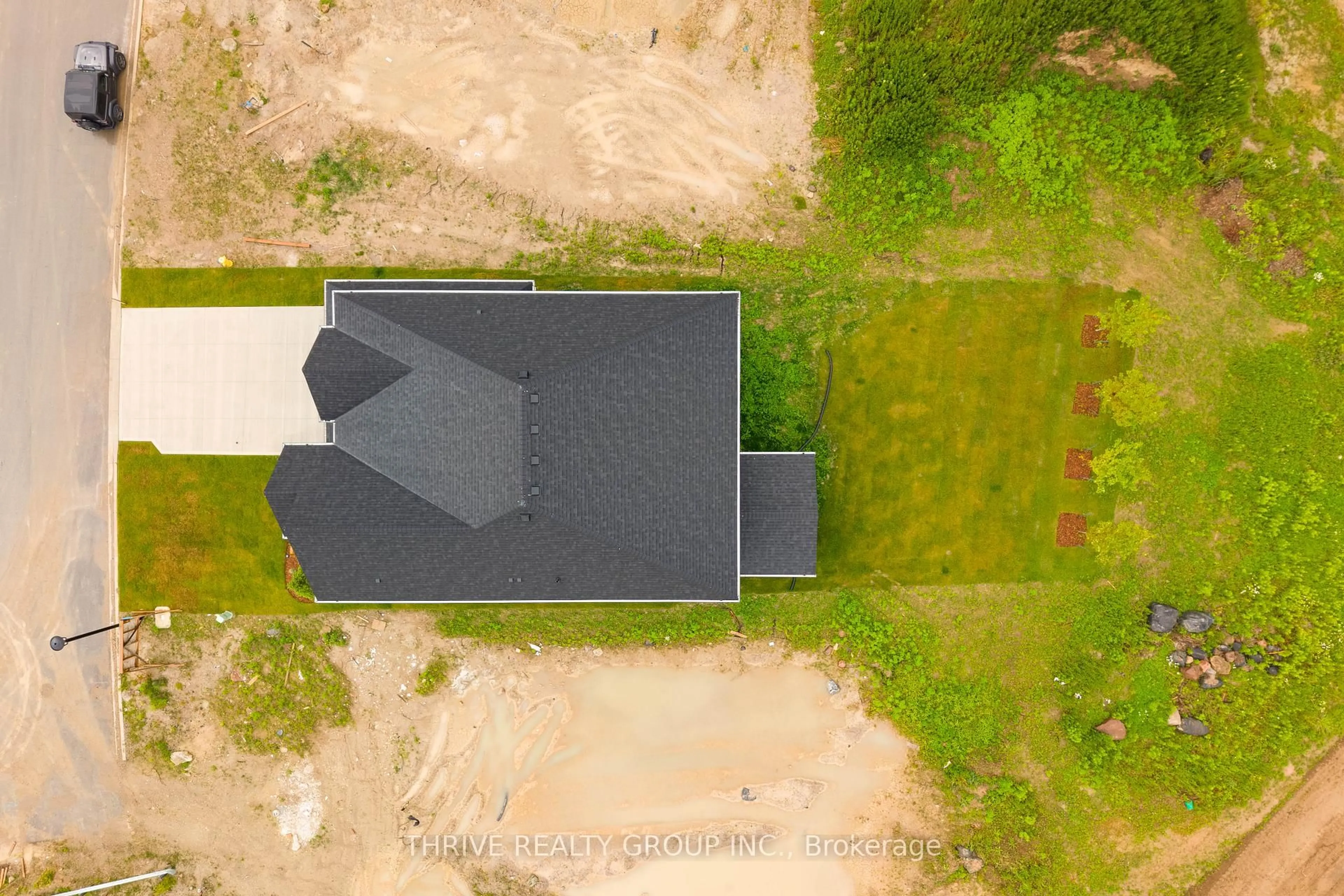 A pic from outside/outdoor area/front of a property/back of a property/a pic from drone, building for 4067 Fallingbrook Rd, London South Ontario N6P 0H7