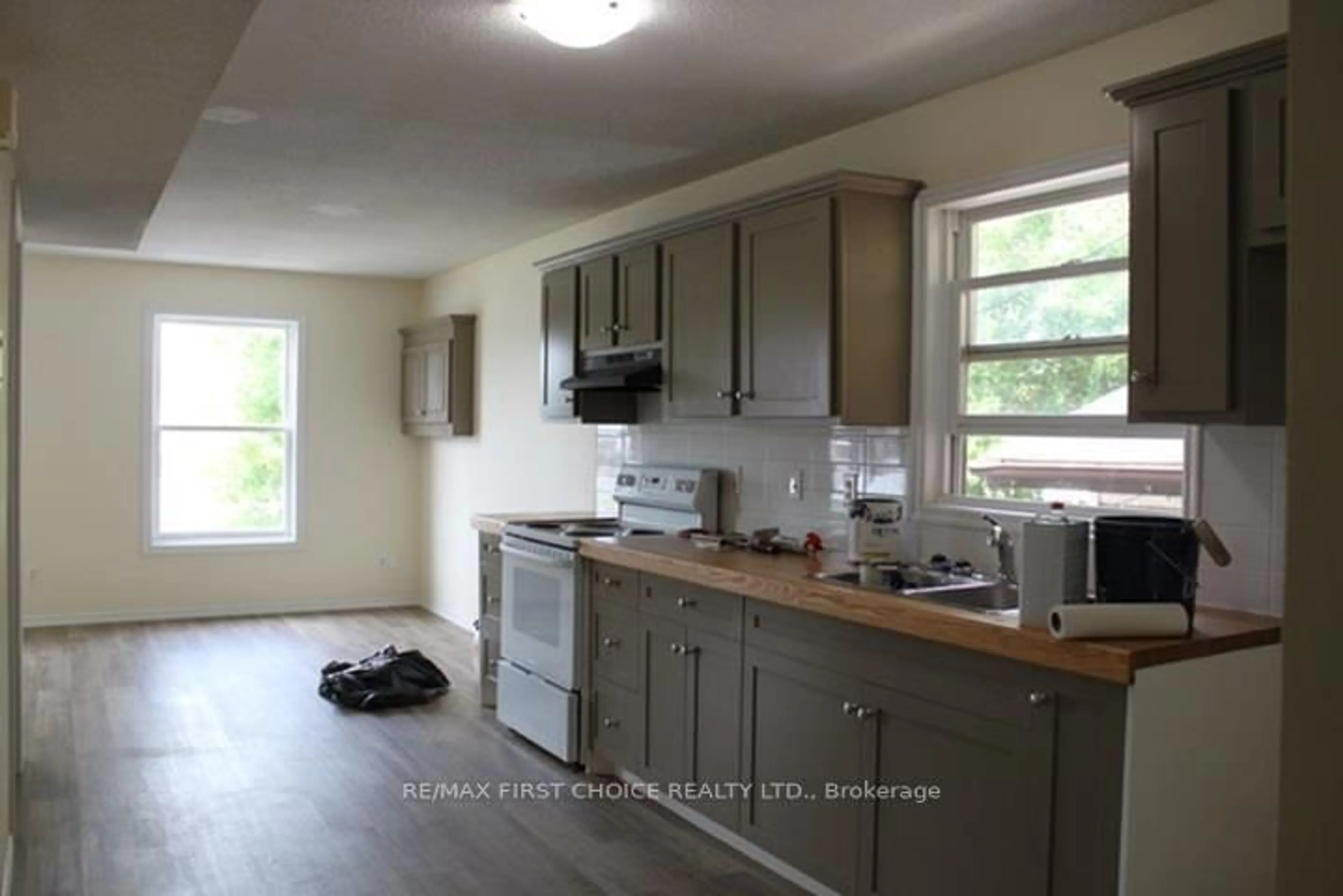 Standard kitchen, unknown for 129 McKellar St, Thunder Bay Ontario P7C 3Y9