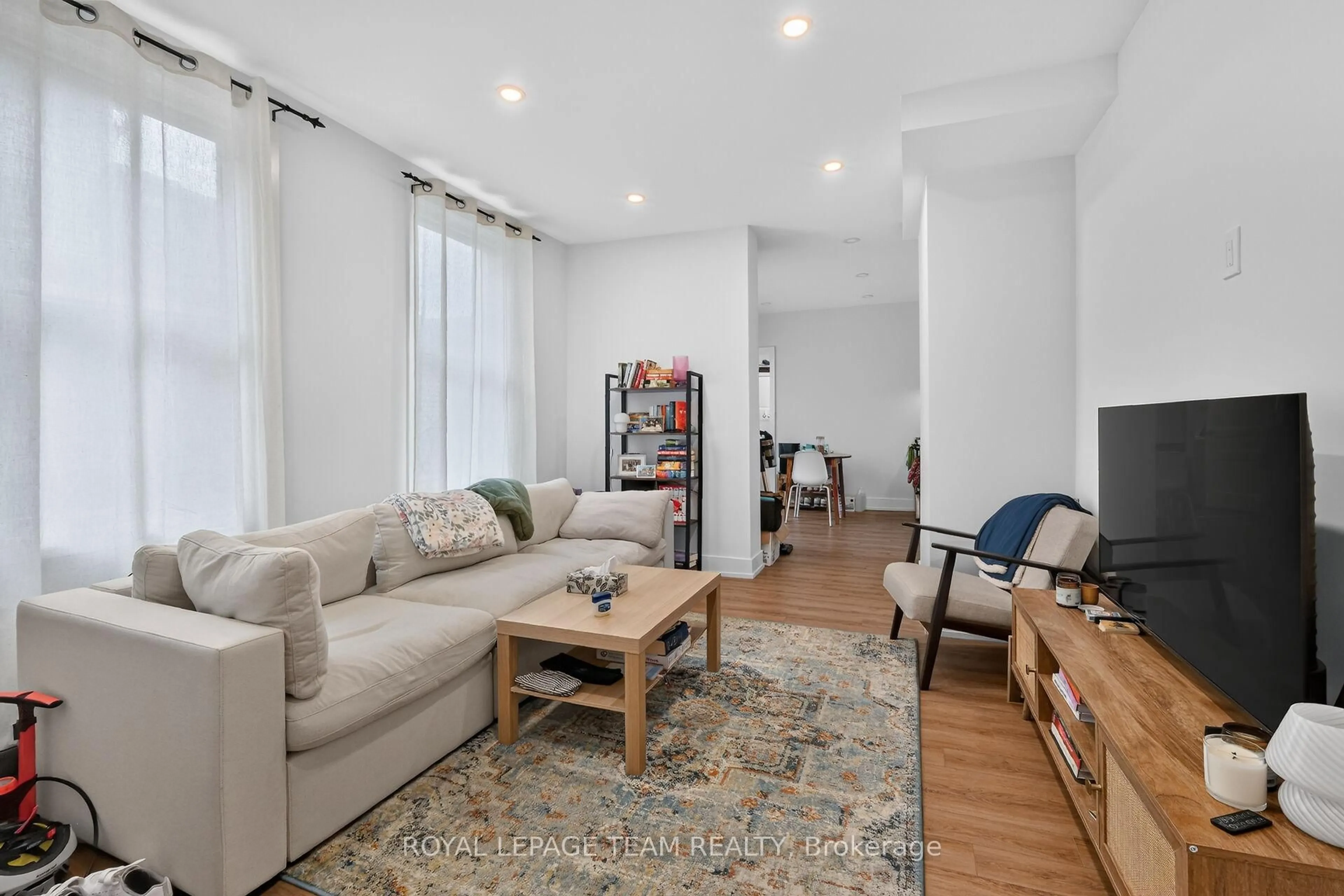 Living room with furniture, unknown for 169 Florence St, Ottawa Ontario K1R 5N8