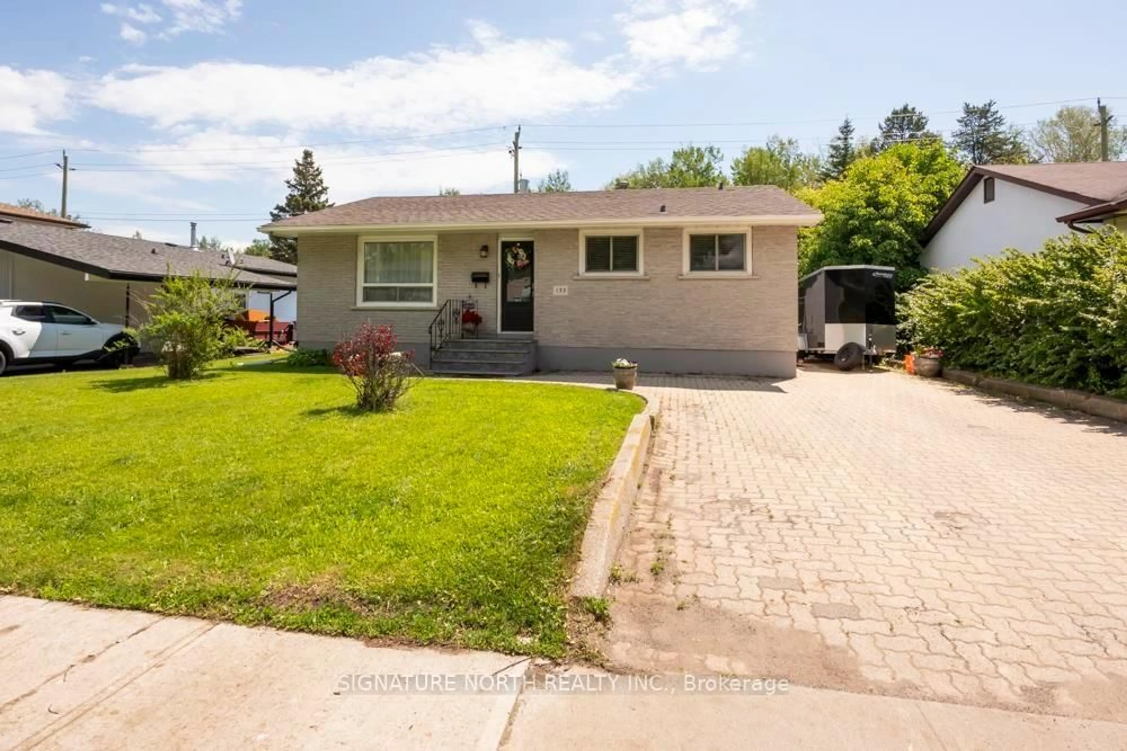 Home with vinyl exterior material, street for 133 Whalen St, Thunder Bay Ontario P7A 7H9