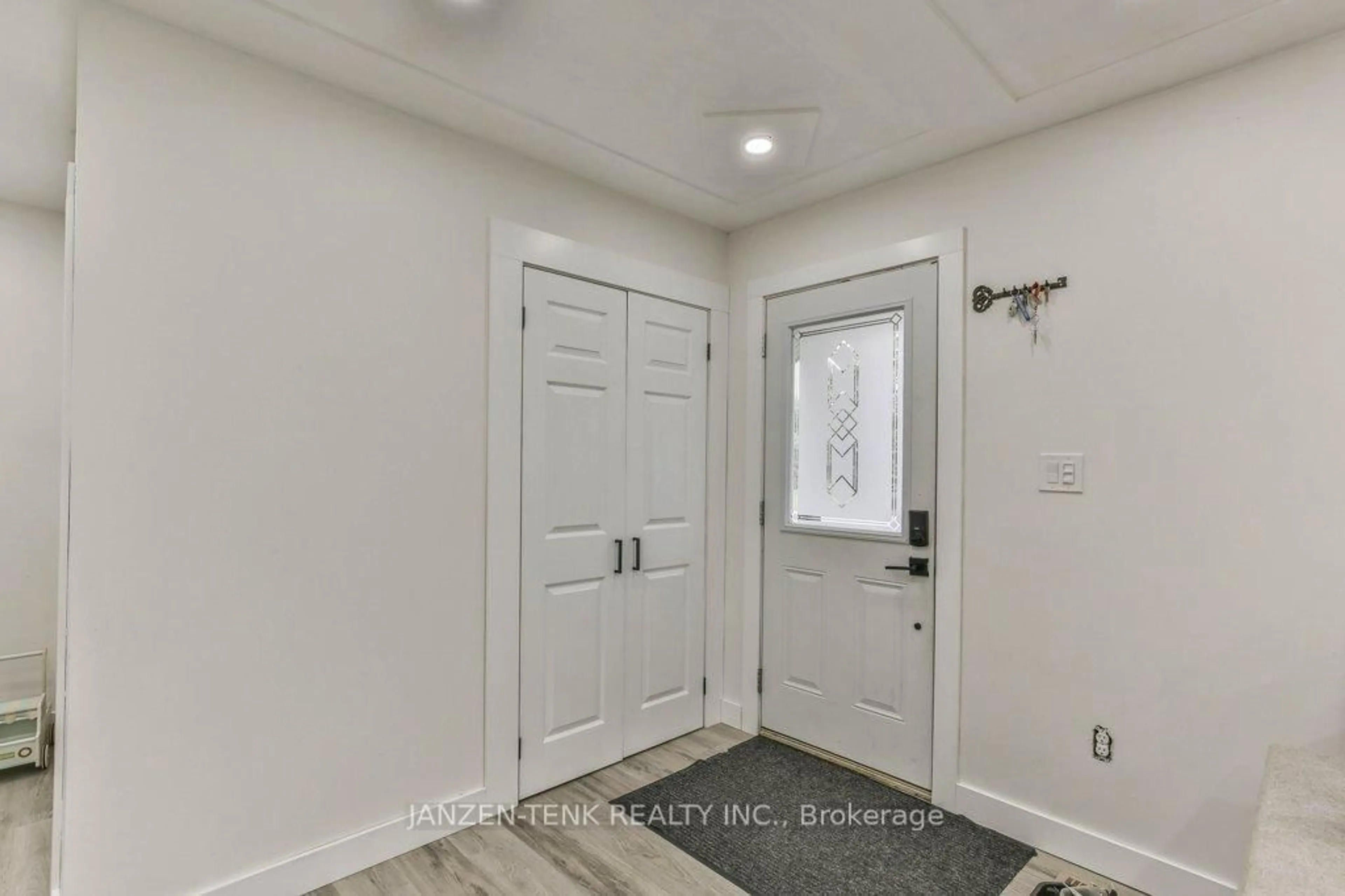 Indoor entryway for 11793 Springfield Rd, Malahide Ontario N0L 2J0