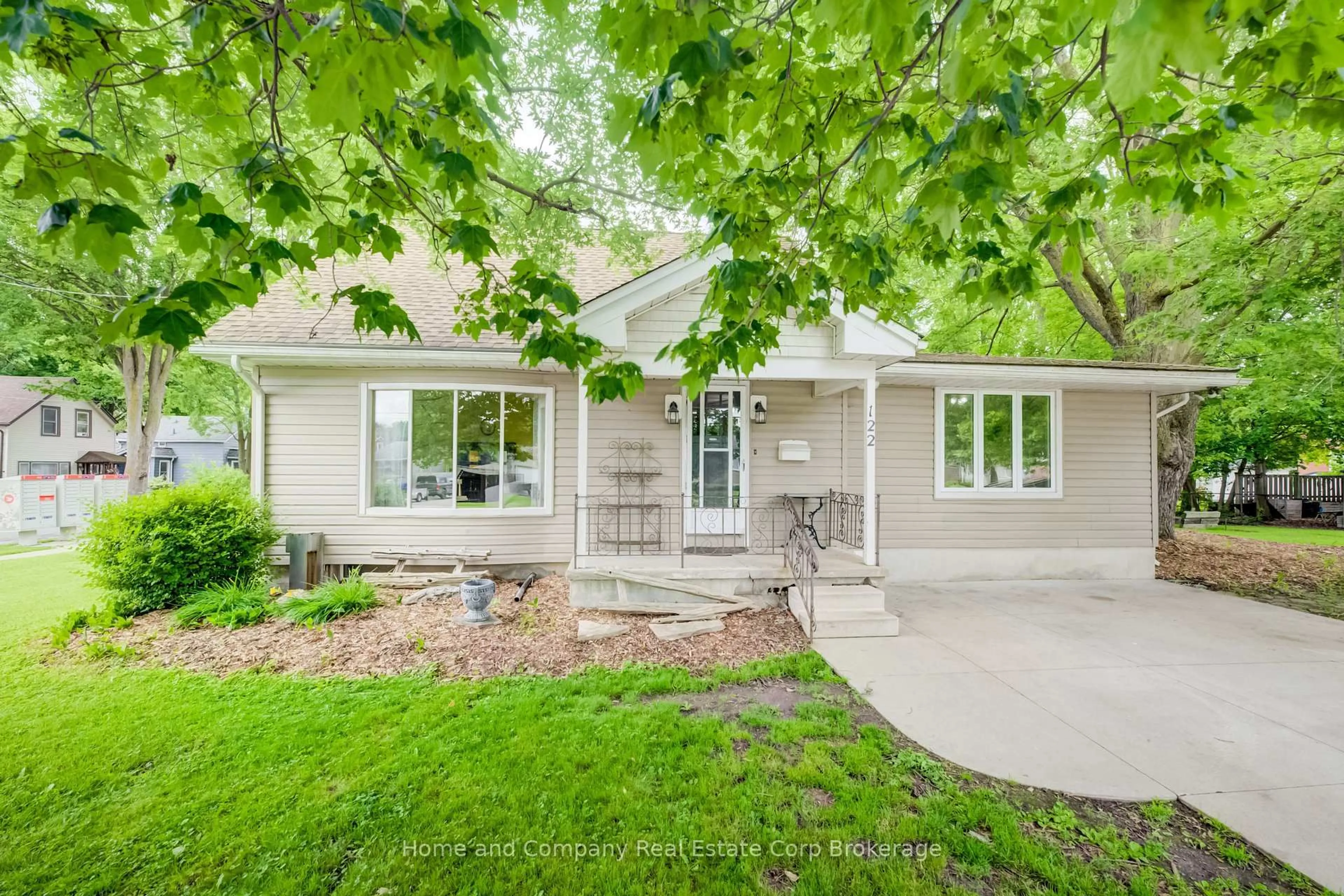 Home with vinyl exterior material, street for 122 Brydges St, Stratford Ontario N5A 1R9