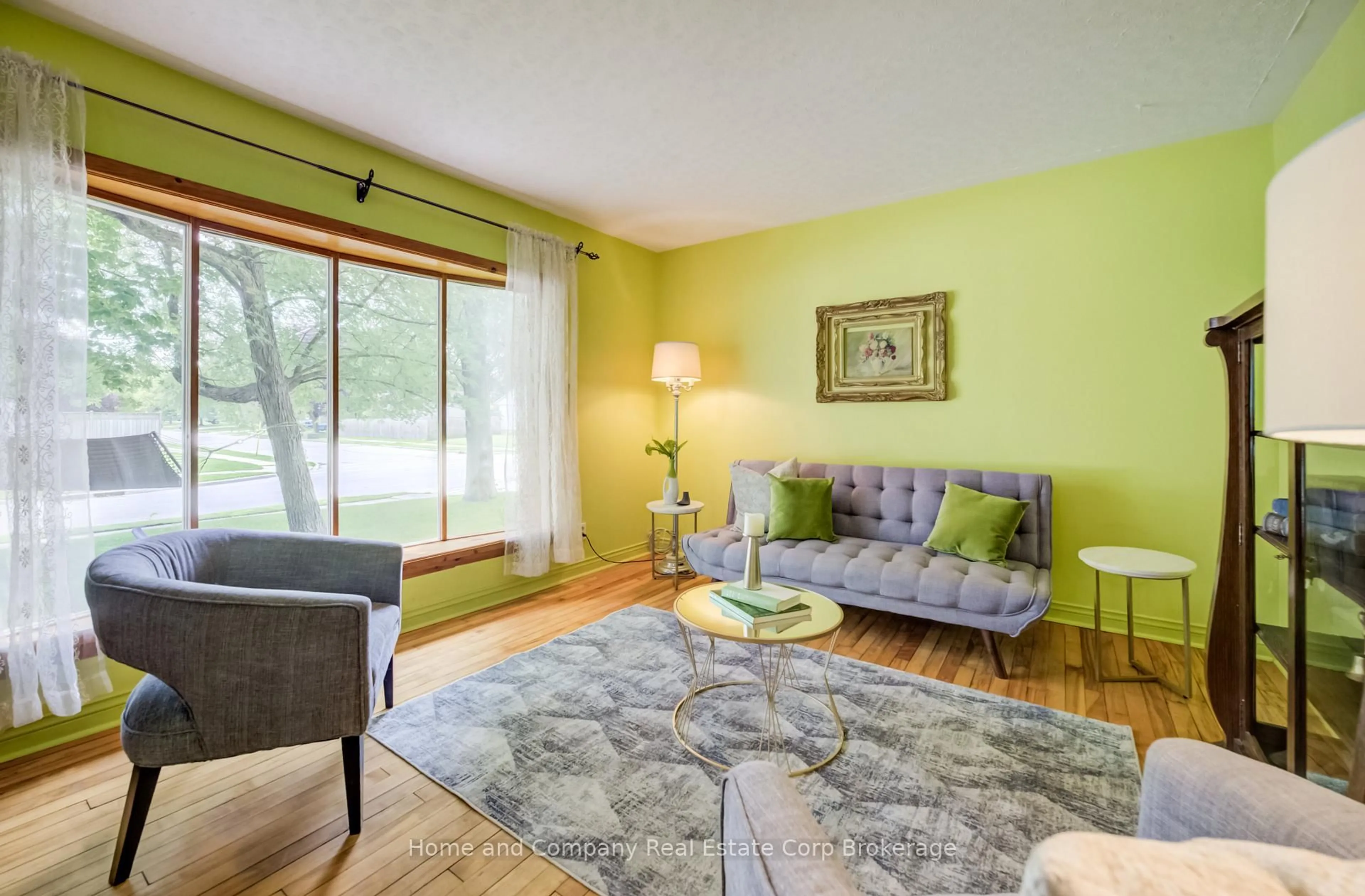 Living room with furniture, wood/laminate floor for 122 Brydges St, Stratford Ontario N5A 1R9