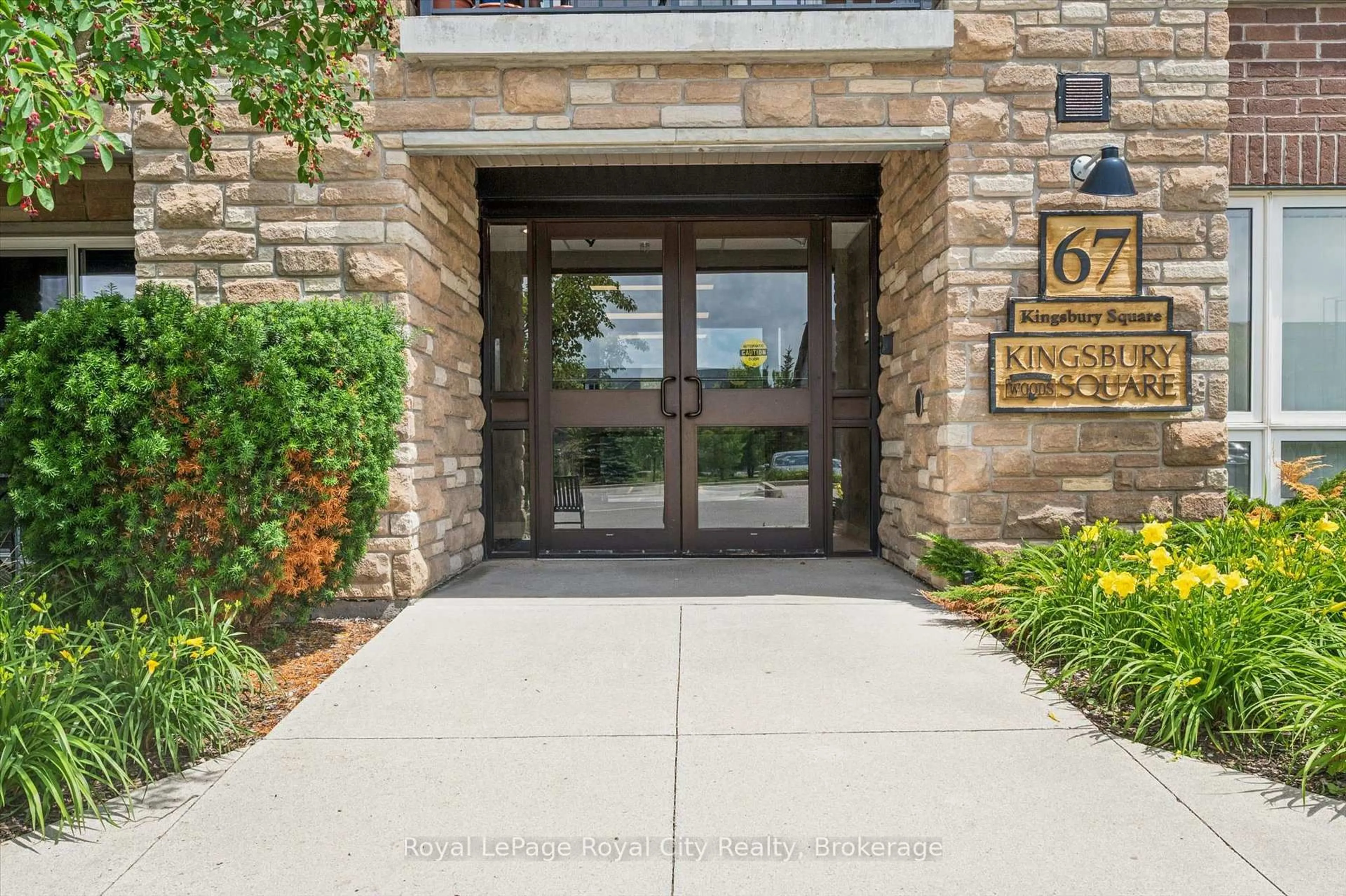 Indoor foyer for 67 Kingsbury Sq #111, Guelph Ontario N1L 0L3