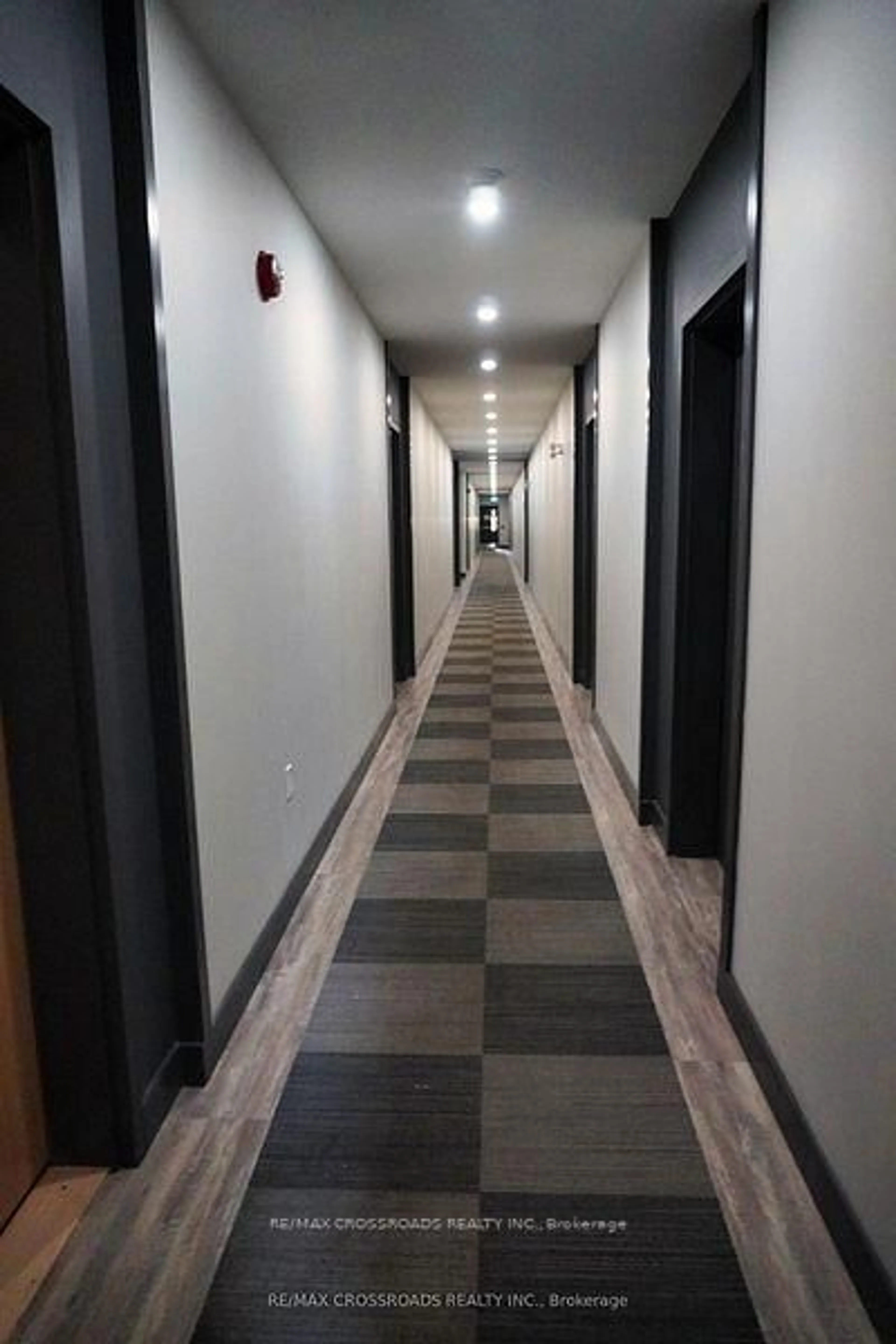 Indoor foyer for 408 Dundas St #308, Cambridge Ontario N1R 0E8
