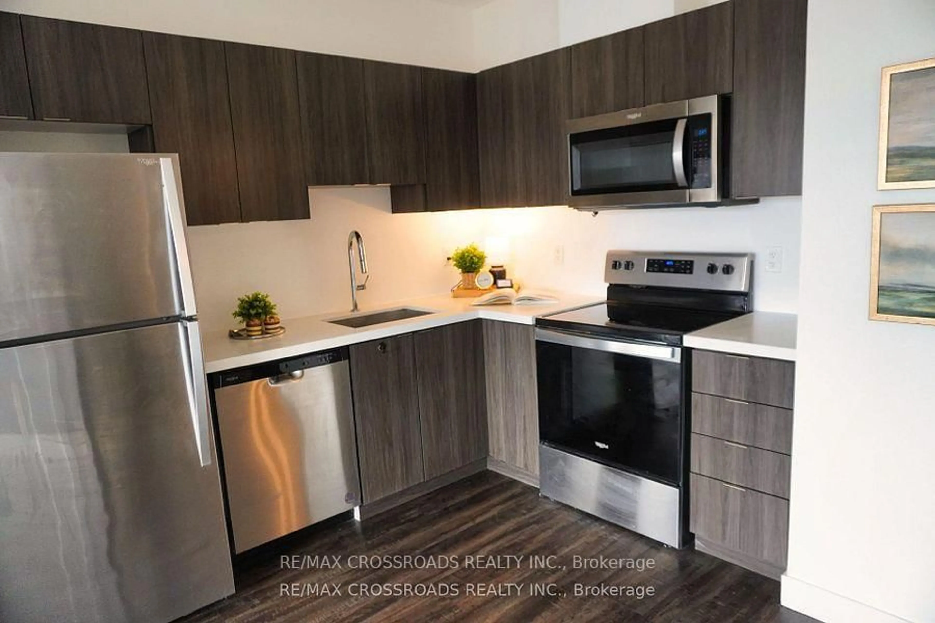Standard kitchen, wood/laminate floor for 408 Dundas St #308, Cambridge Ontario N1R 0E8