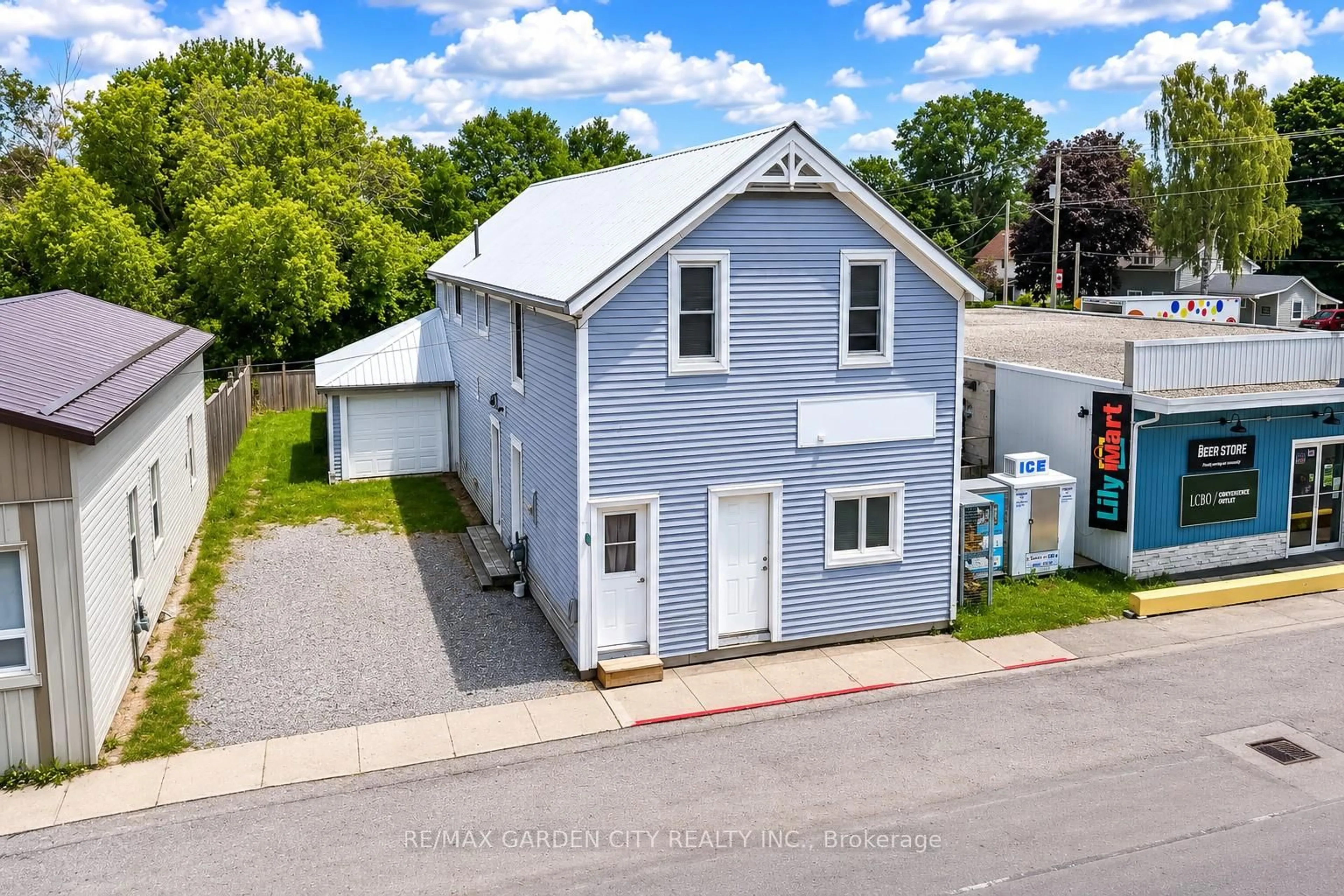 A pic from outside/outdoor area/front of a property/back of a property/a pic from drone, street for 192 Townline St, Norfolk Ontario N0E 1P0