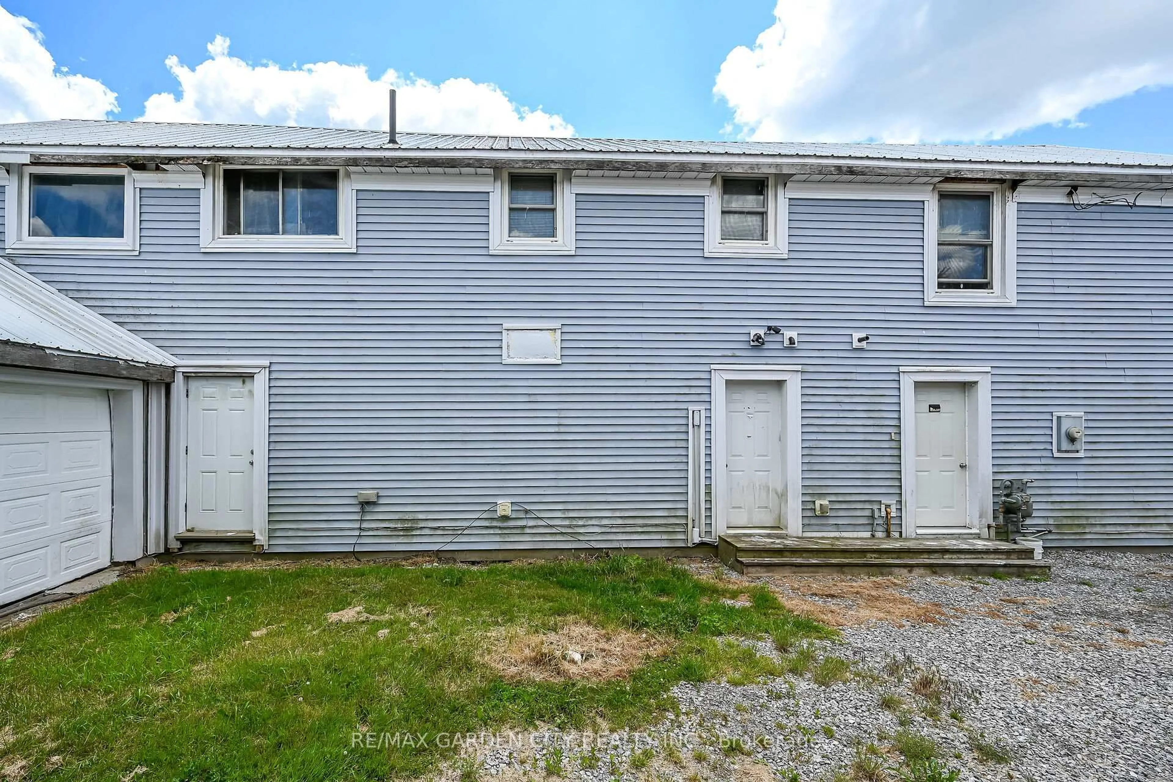 A pic from outside/outdoor area/front of a property/back of a property/a pic from drone, building for 192 Townline St, Norfolk Ontario N0E 1P0