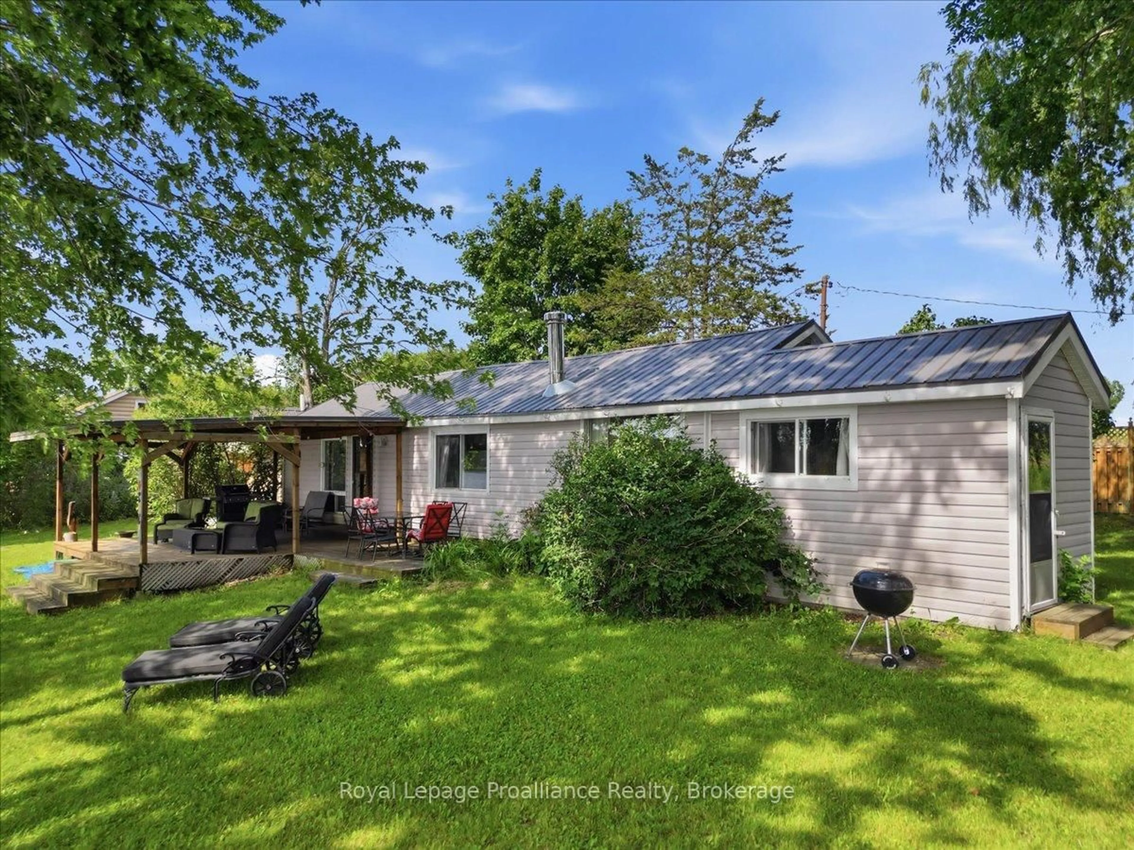 A pic from outside/outdoor area/front of a property/back of a property/a pic from drone, street for 482 Haigs Reach Rd, Trent Hills Ontario K0L 1L0