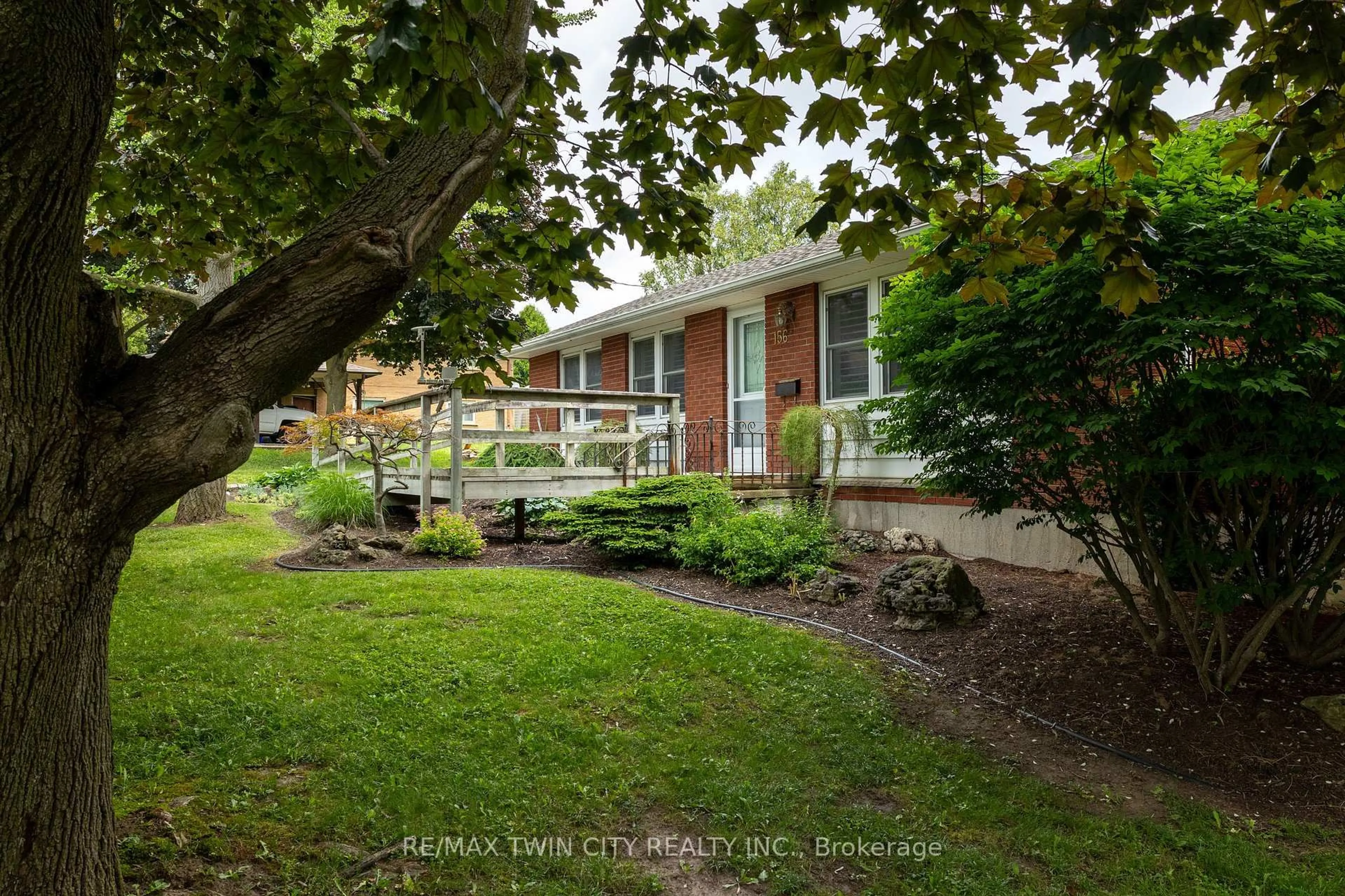 Unknown for 156 MUTUAL St, Ingersoll Ontario N5C 2A3