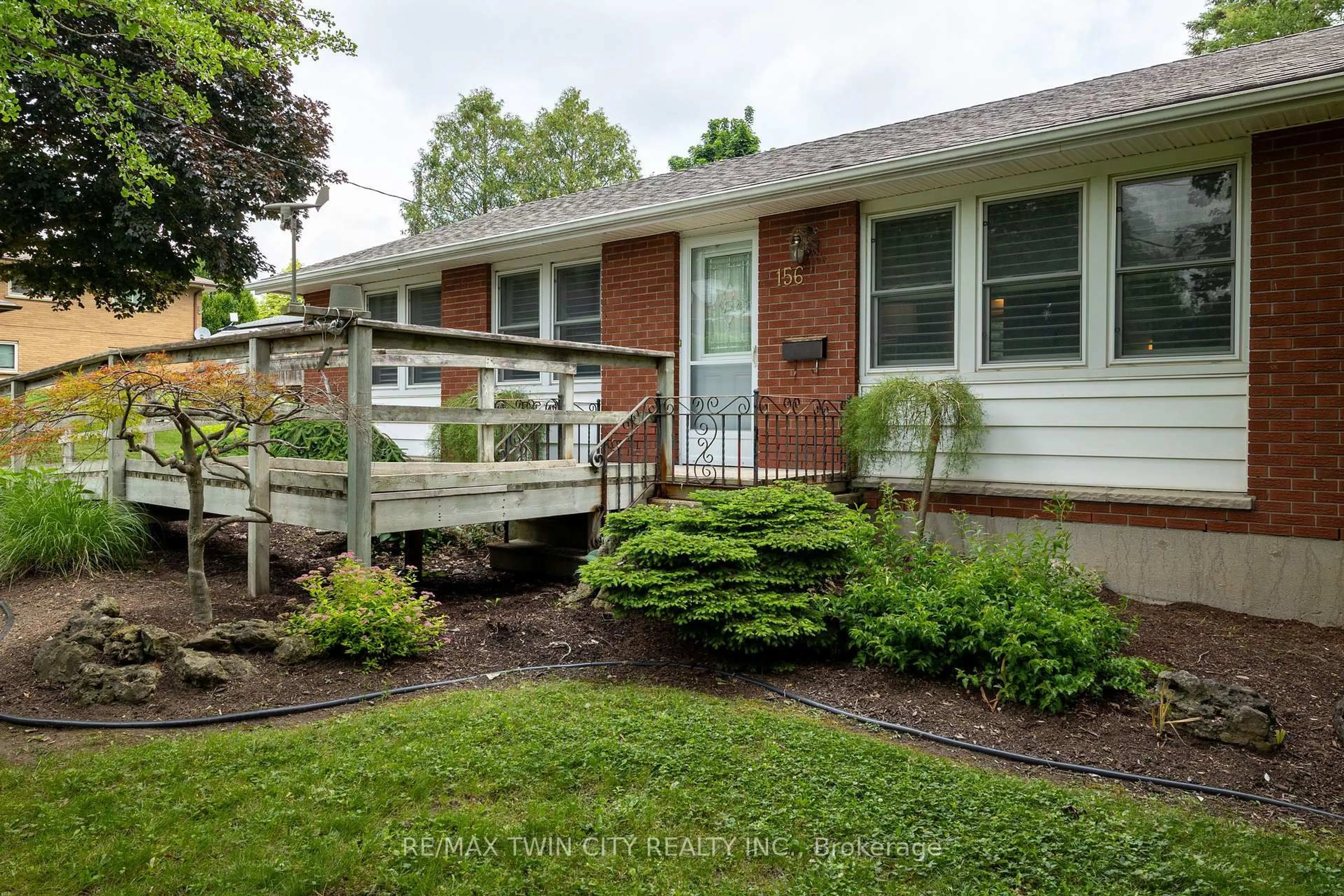 Unknown for 156 MUTUAL St, Ingersoll Ontario N5C 2A3