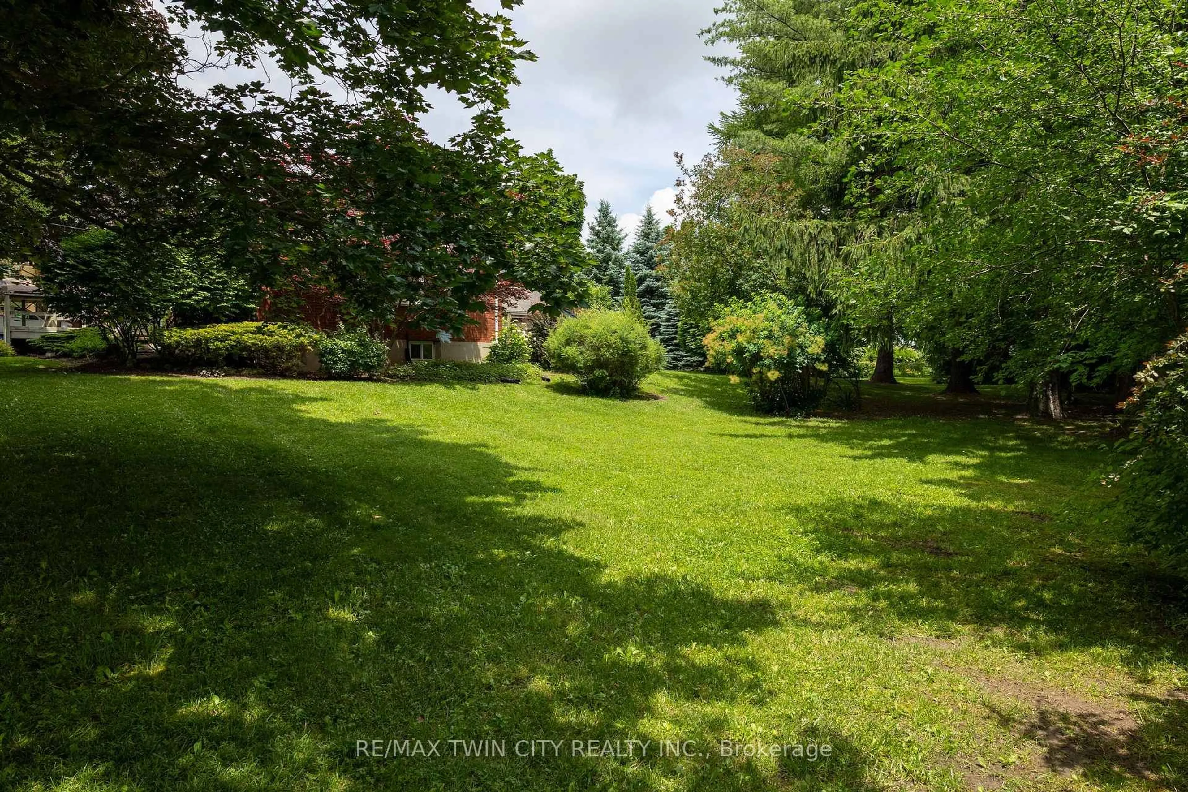 A pic from outside/outdoor area/front of a property/back of a property/a pic from drone, forest/trees view for 156 MUTUAL St, Ingersoll Ontario N5C 2A3