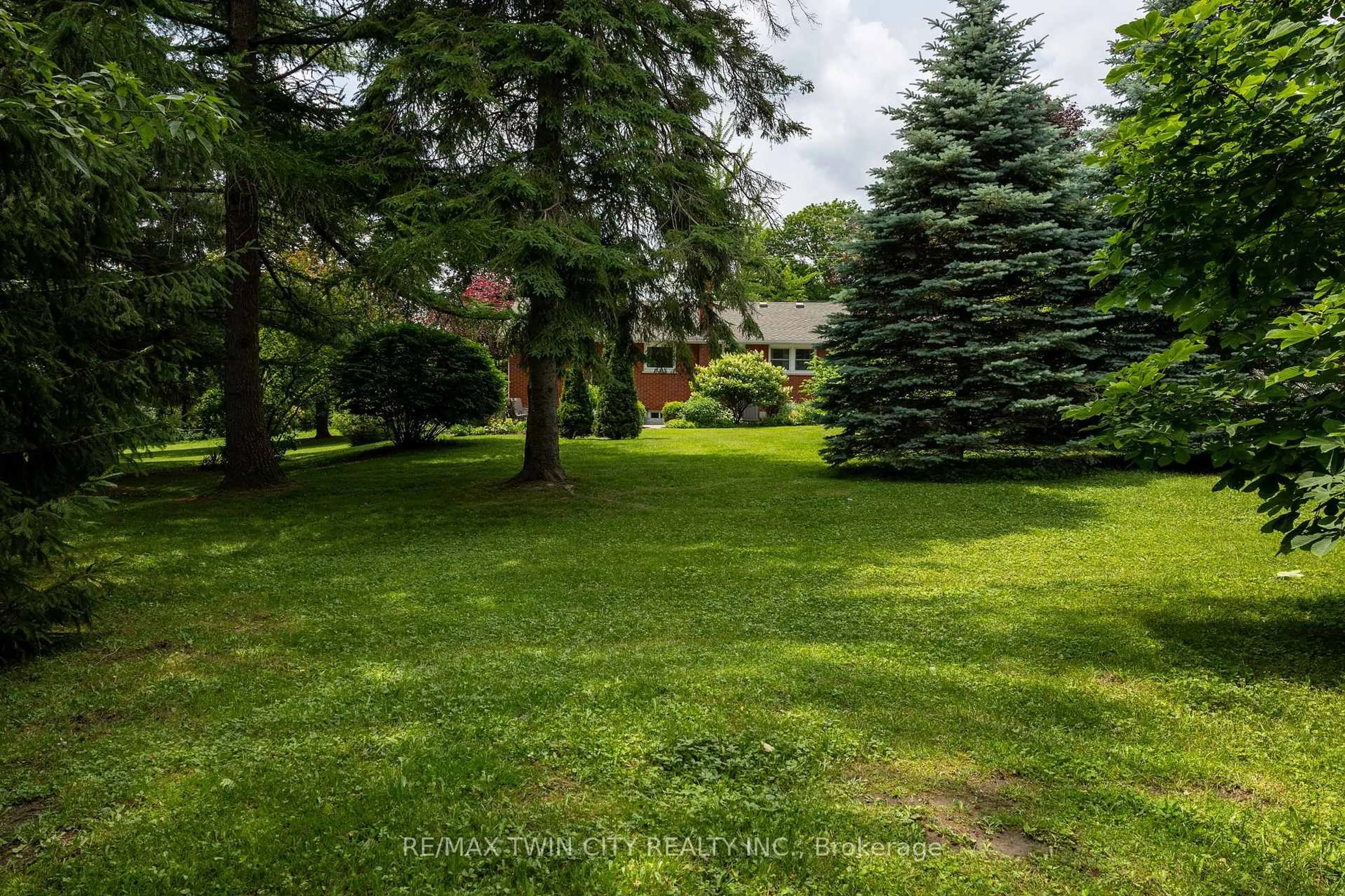 A pic from outside/outdoor area/front of a property/back of a property/a pic from drone, forest/trees view for 156 MUTUAL St, Ingersoll Ontario N5C 2A3