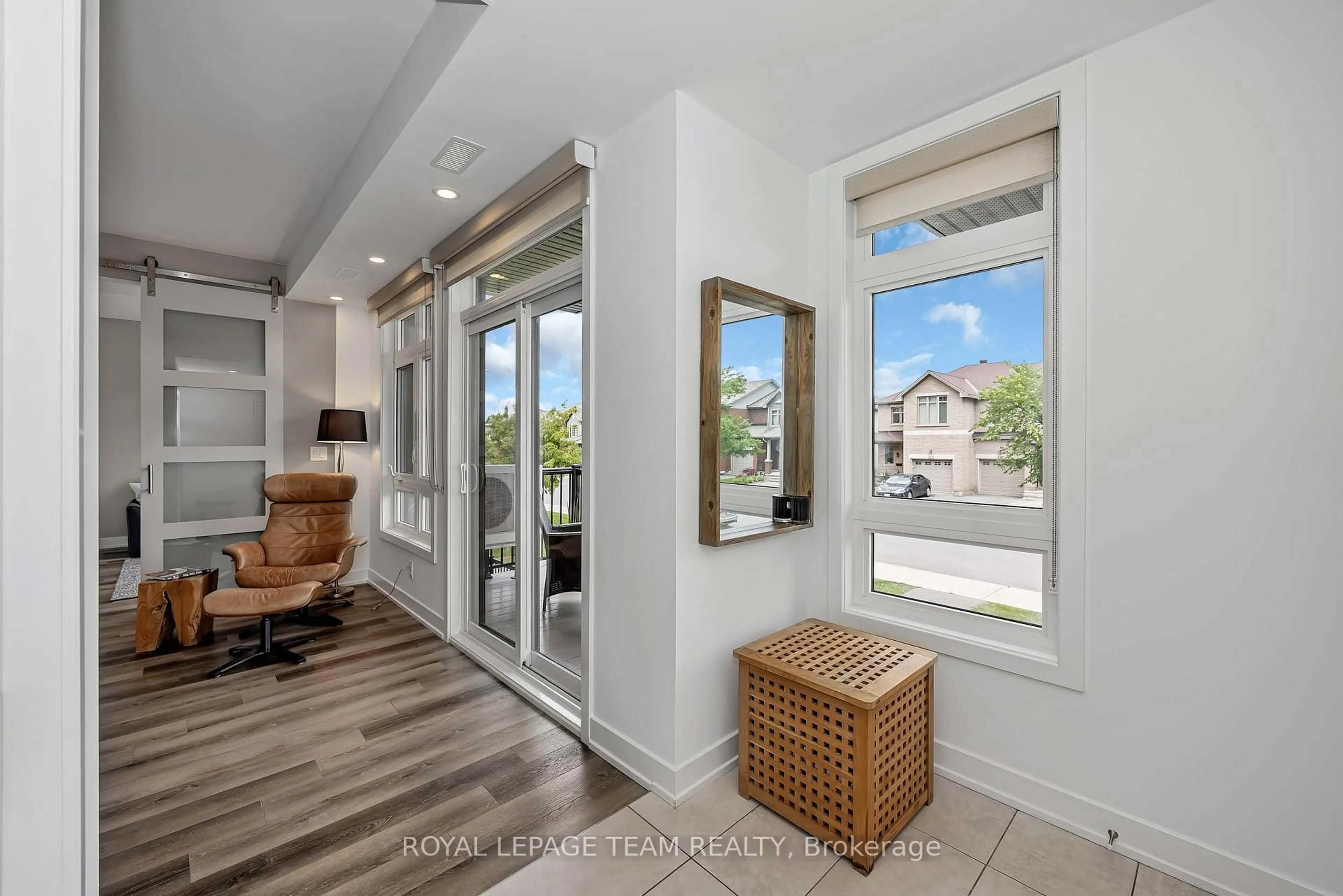Indoor entryway for 121 Fairweather St, Ottawa Ontario K1T 0M8