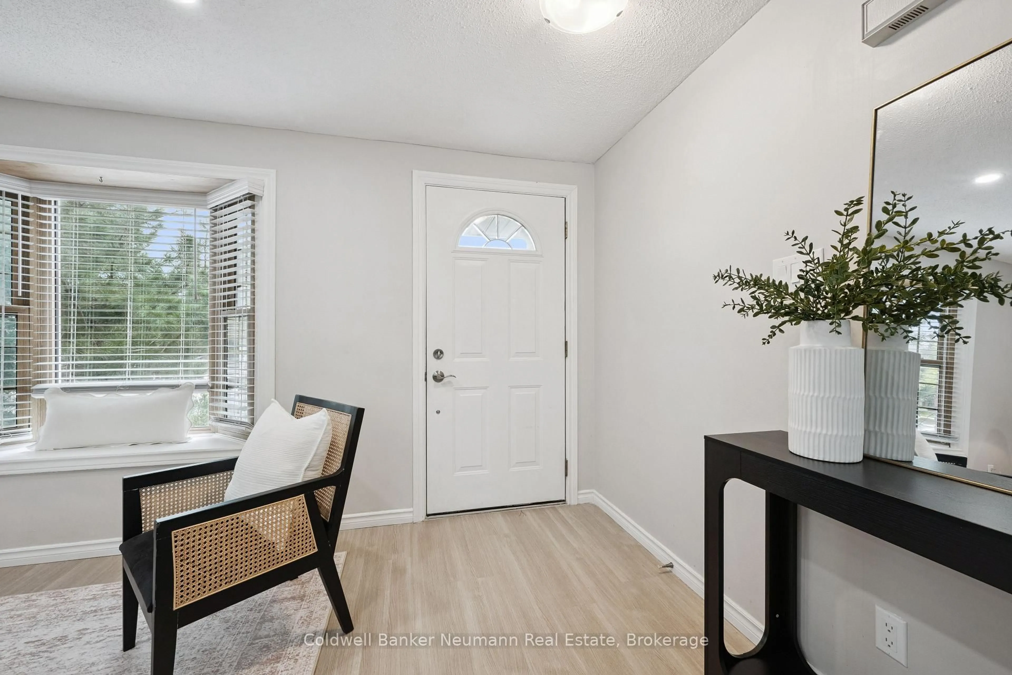 Indoor entryway for 364 Imperial Rd, Guelph Ontario N1K 1L4