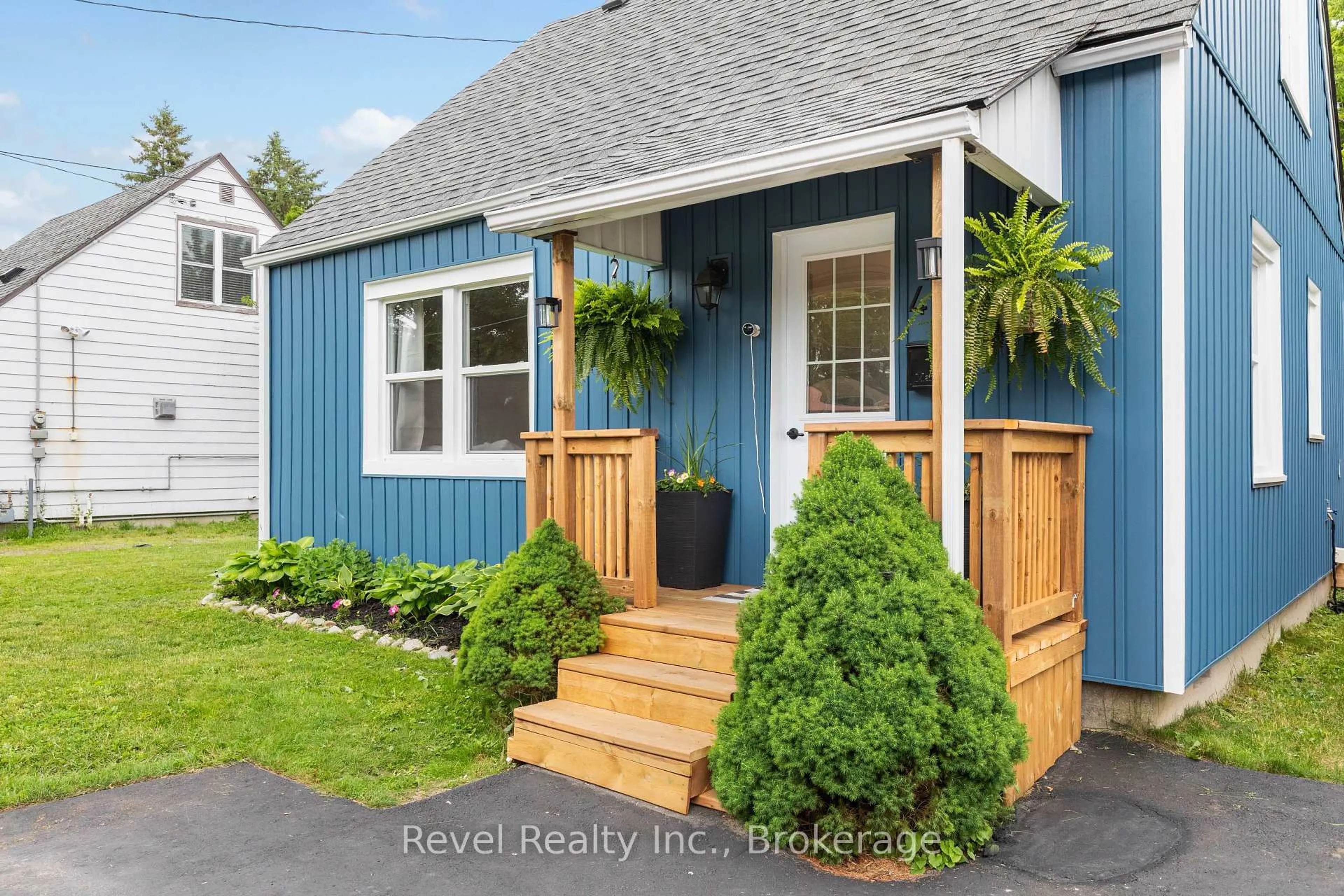 Home with vinyl exterior material, street for 41 Melbourne St, Kawartha Lakes Ontario K9V 1X8