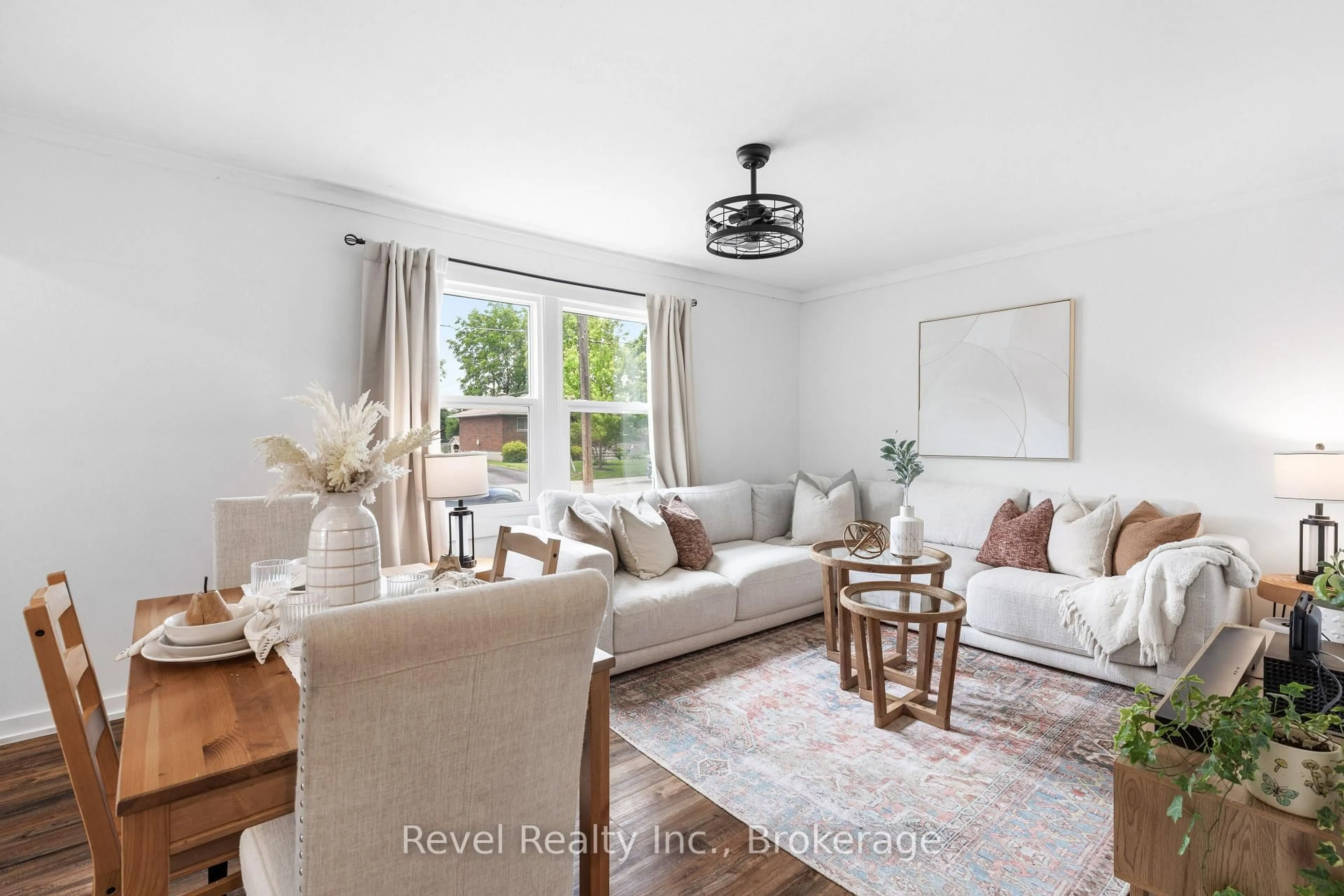 Living room with furniture, unknown for 41 Melbourne St, Kawartha Lakes Ontario K9V 1X8