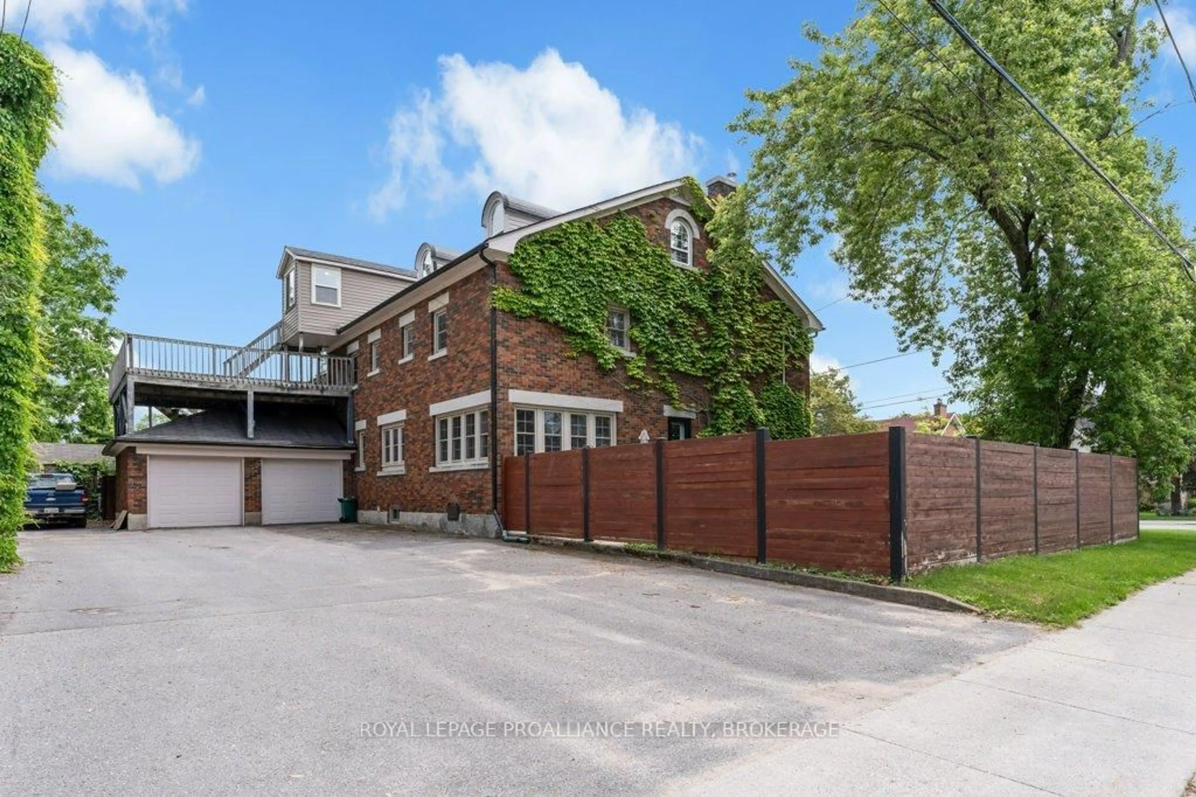 A pic from outside/outdoor area/front of a property/back of a property/a pic from drone, street for 609 Earl St, Kingston Ontario K7L 2K6