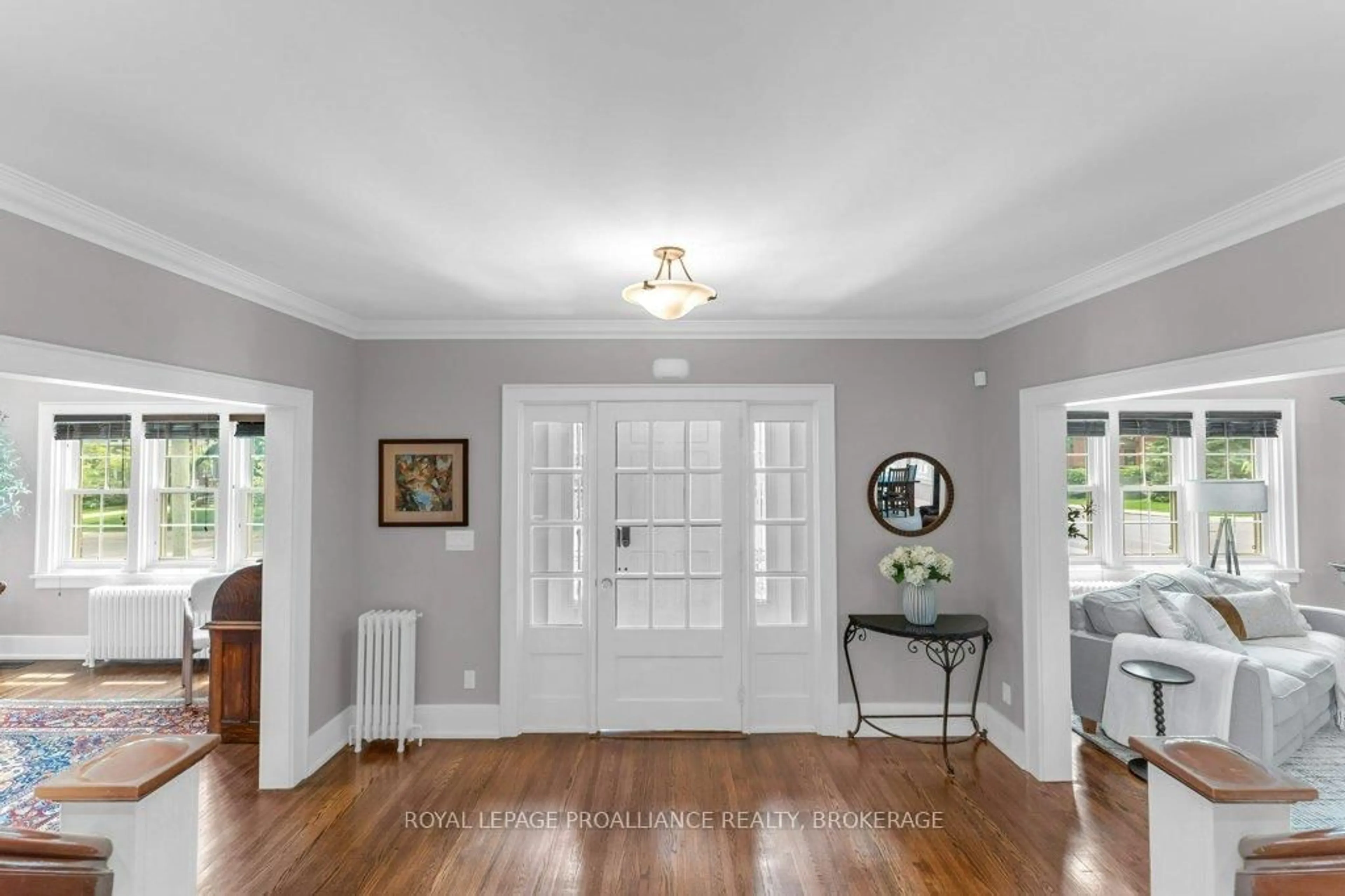 Indoor entryway for 609 Earl St, Kingston Ontario K7L 2K6
