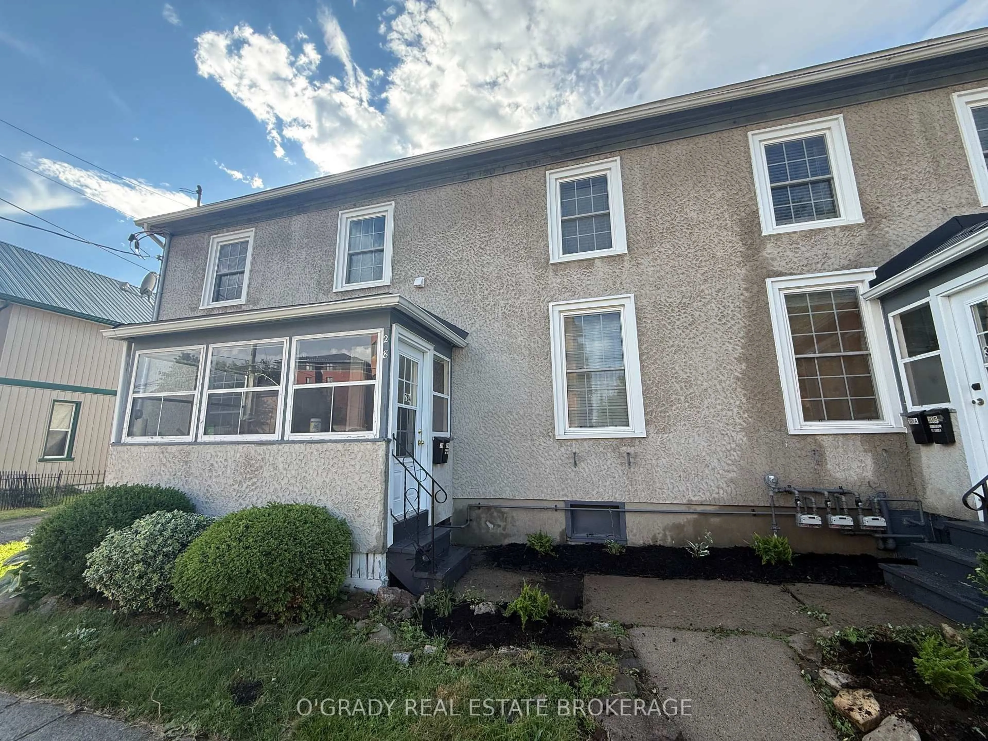 A pic from outside/outdoor area/front of a property/back of a property/a pic from drone, street for 28 James St, Brockville Ontario K6V 1K2