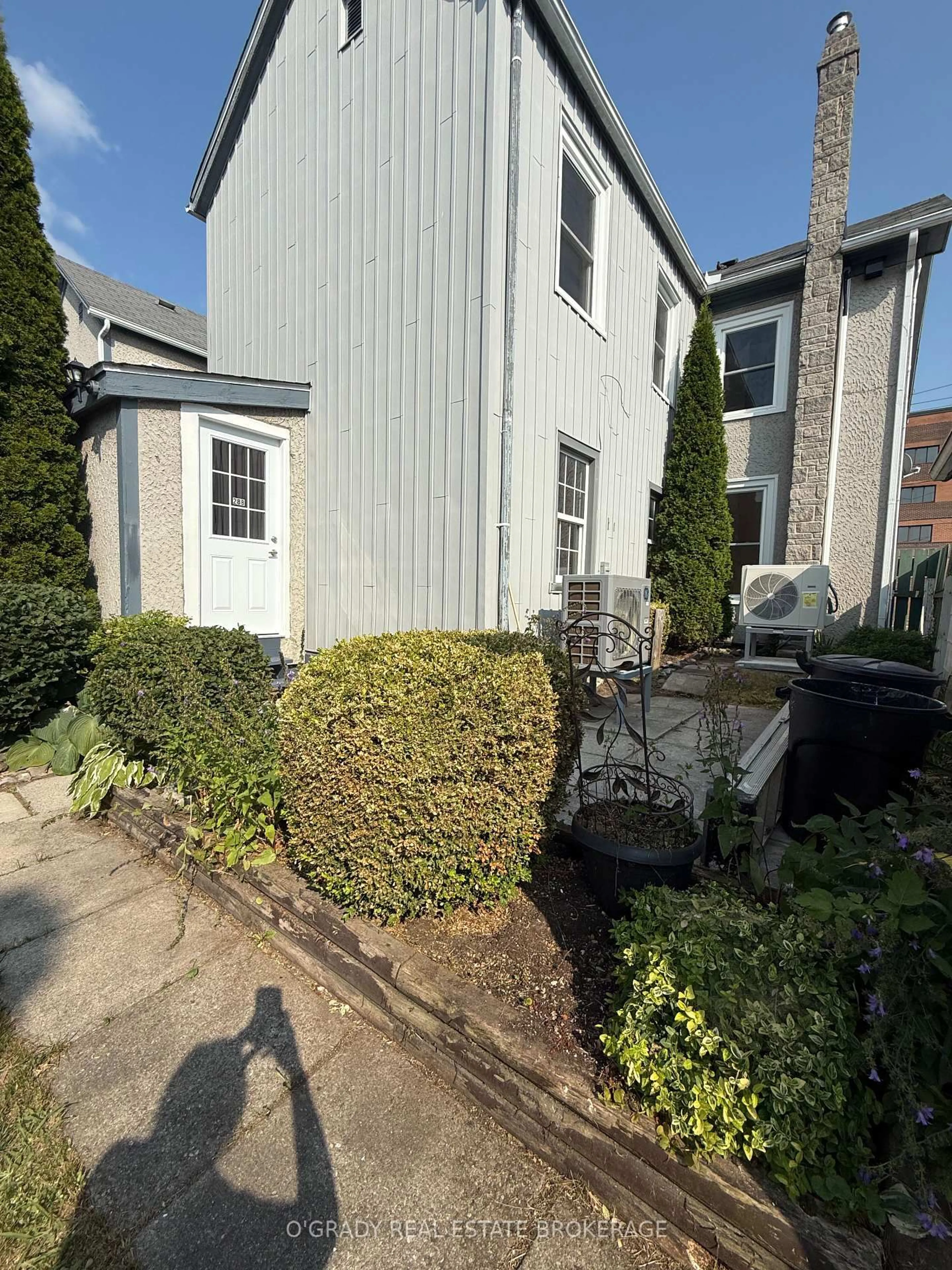 A pic from outside/outdoor area/front of a property/back of a property/a pic from drone, street for 28 James St, Brockville Ontario K6V 1K2