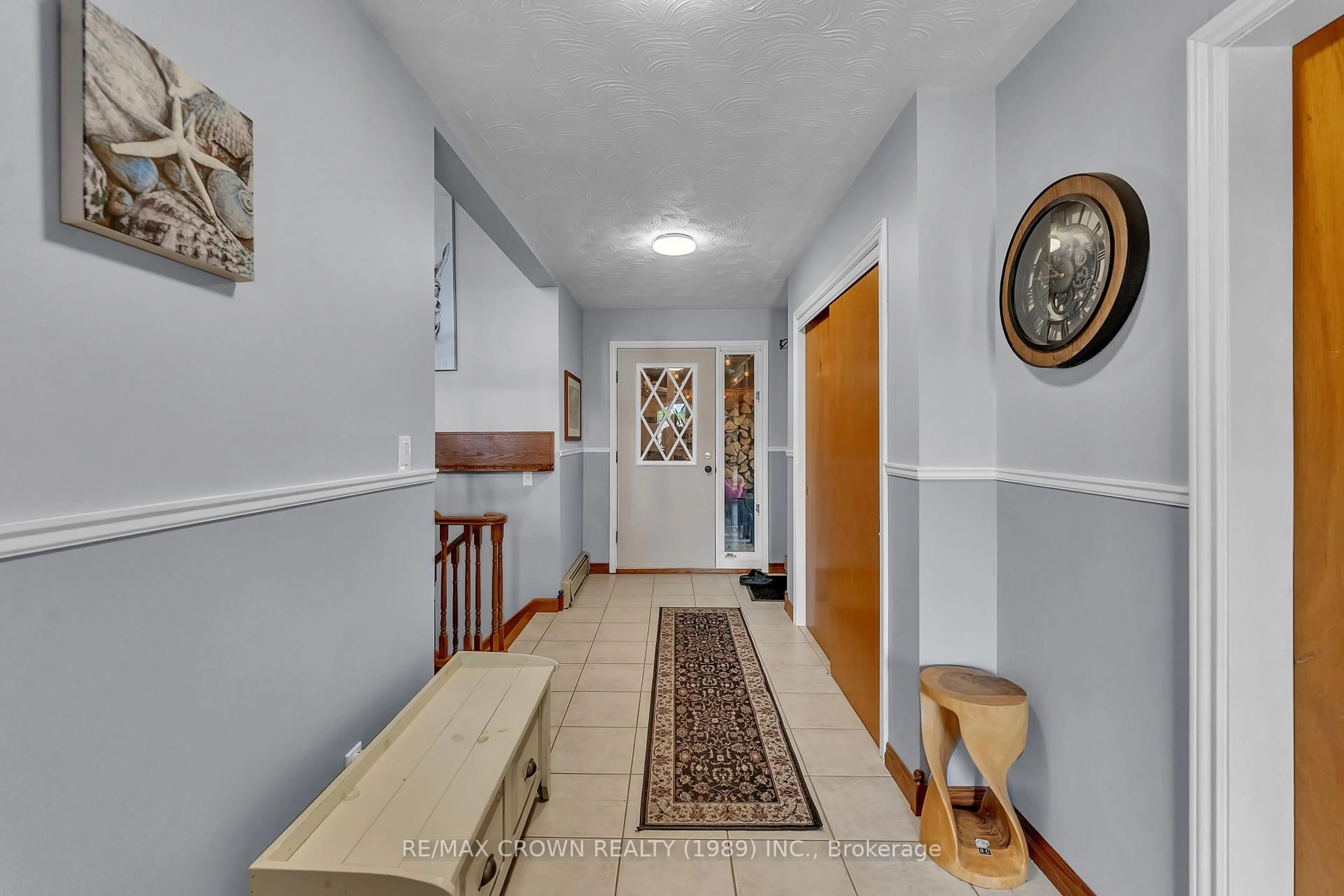 Indoor foyer for 789 Laurentian Ave, North Bay Ontario P1B 7V1