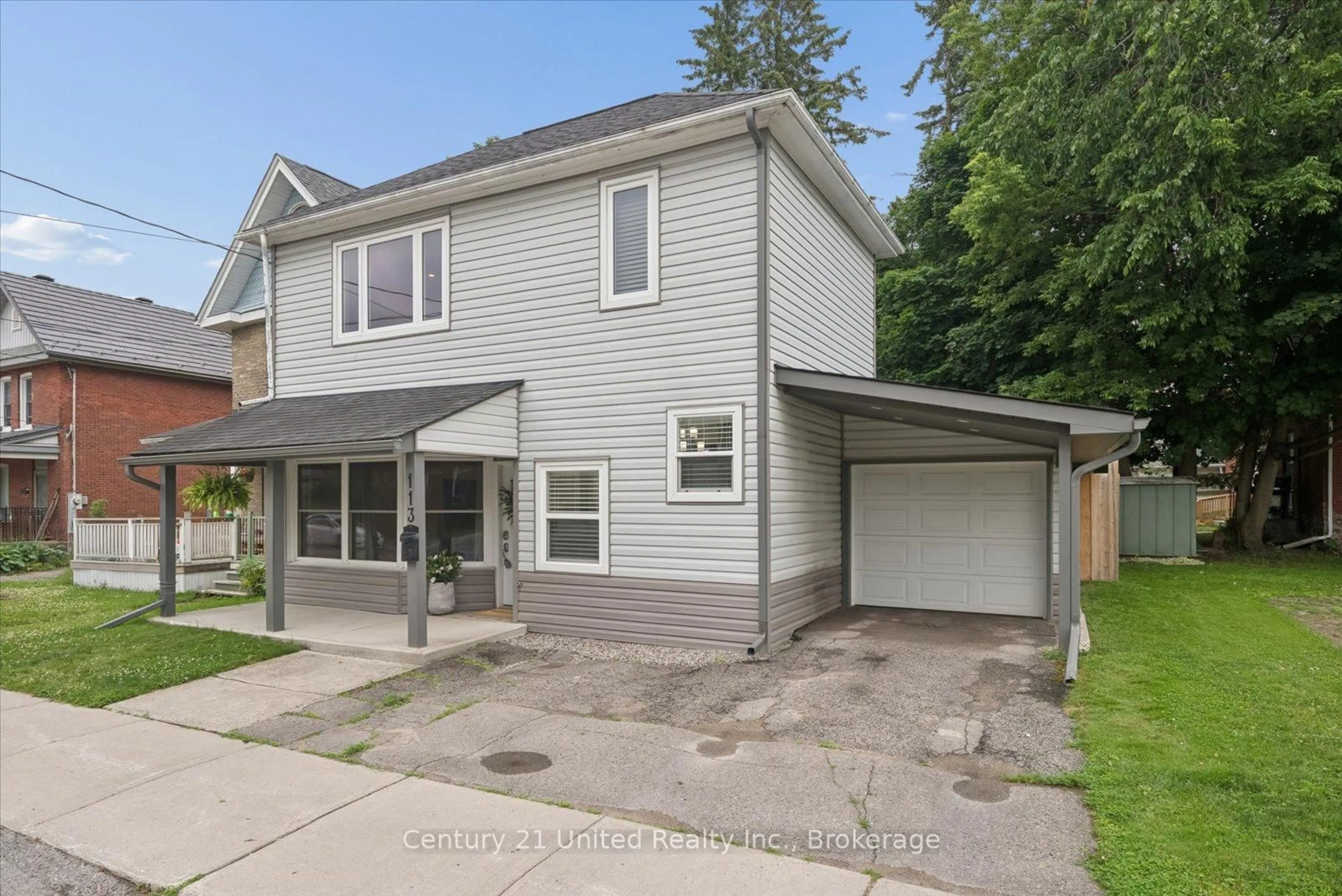 Home with vinyl exterior material, street for 113 Princess St, Peterborough Ontario K9J 2A8