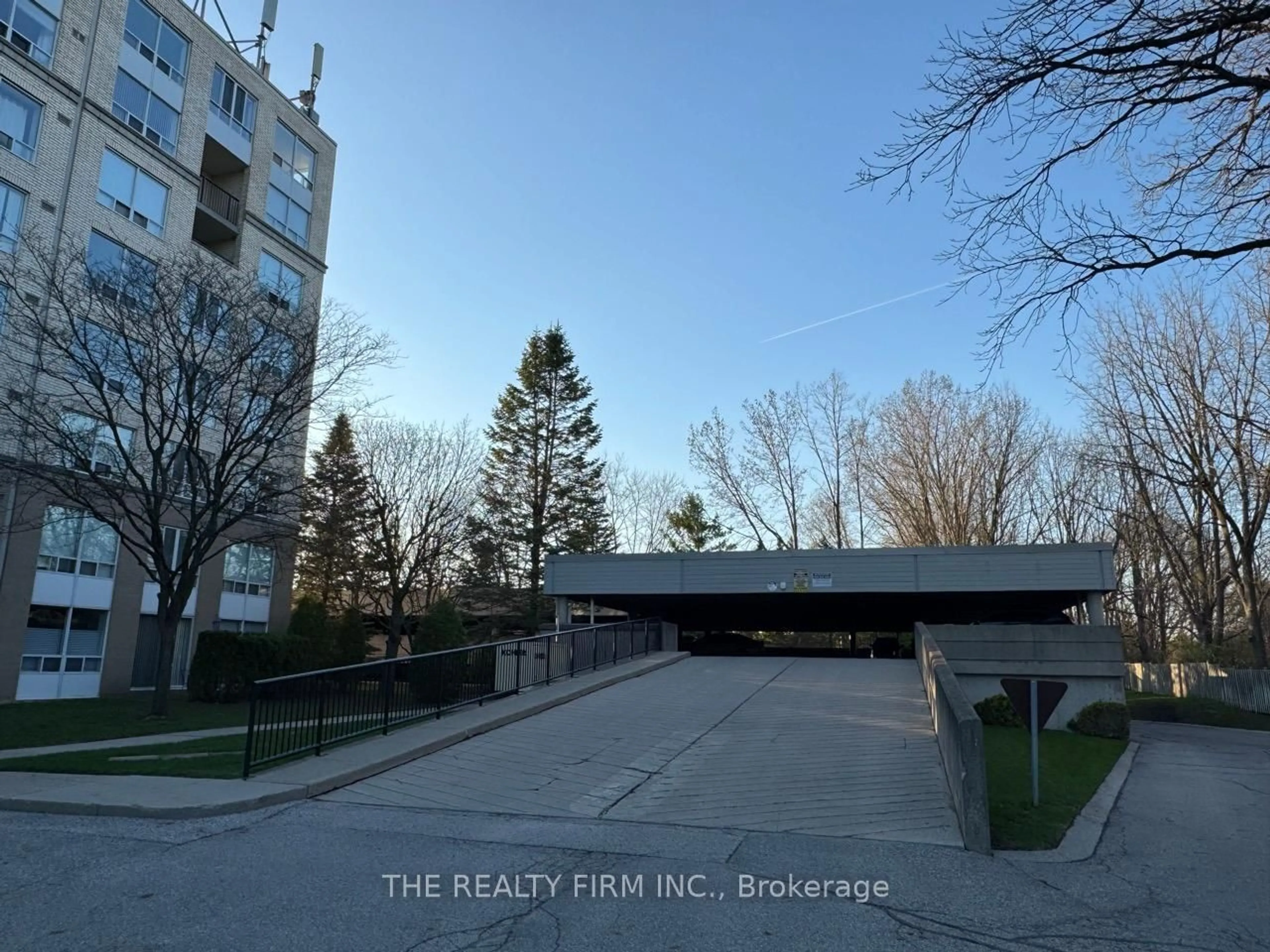 Blurry image for 1510 Richmond St #501, London North Ontario N6G 4V2