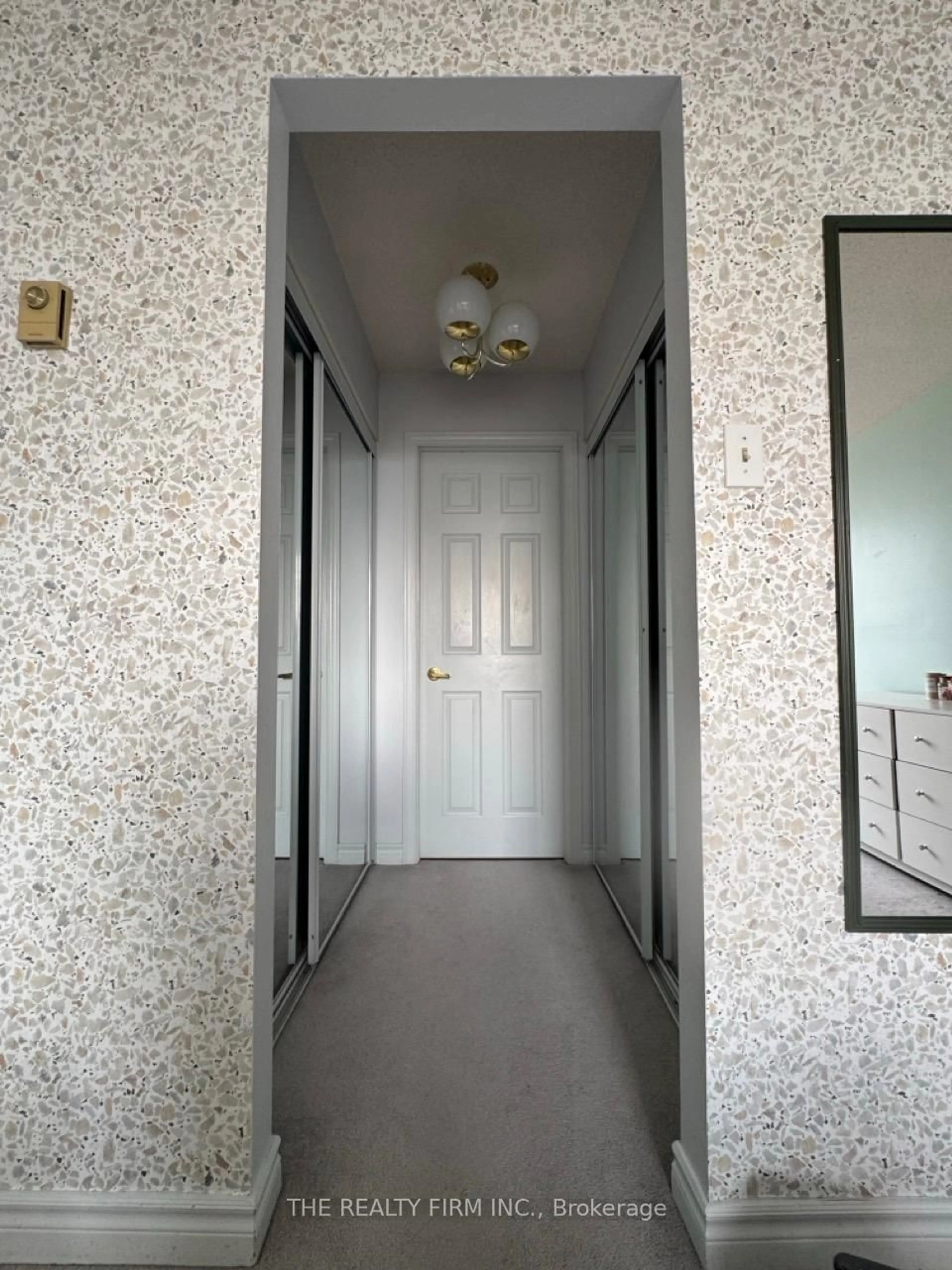Indoor foyer for 1510 Richmond St #501, London North Ontario N6G 4V2
