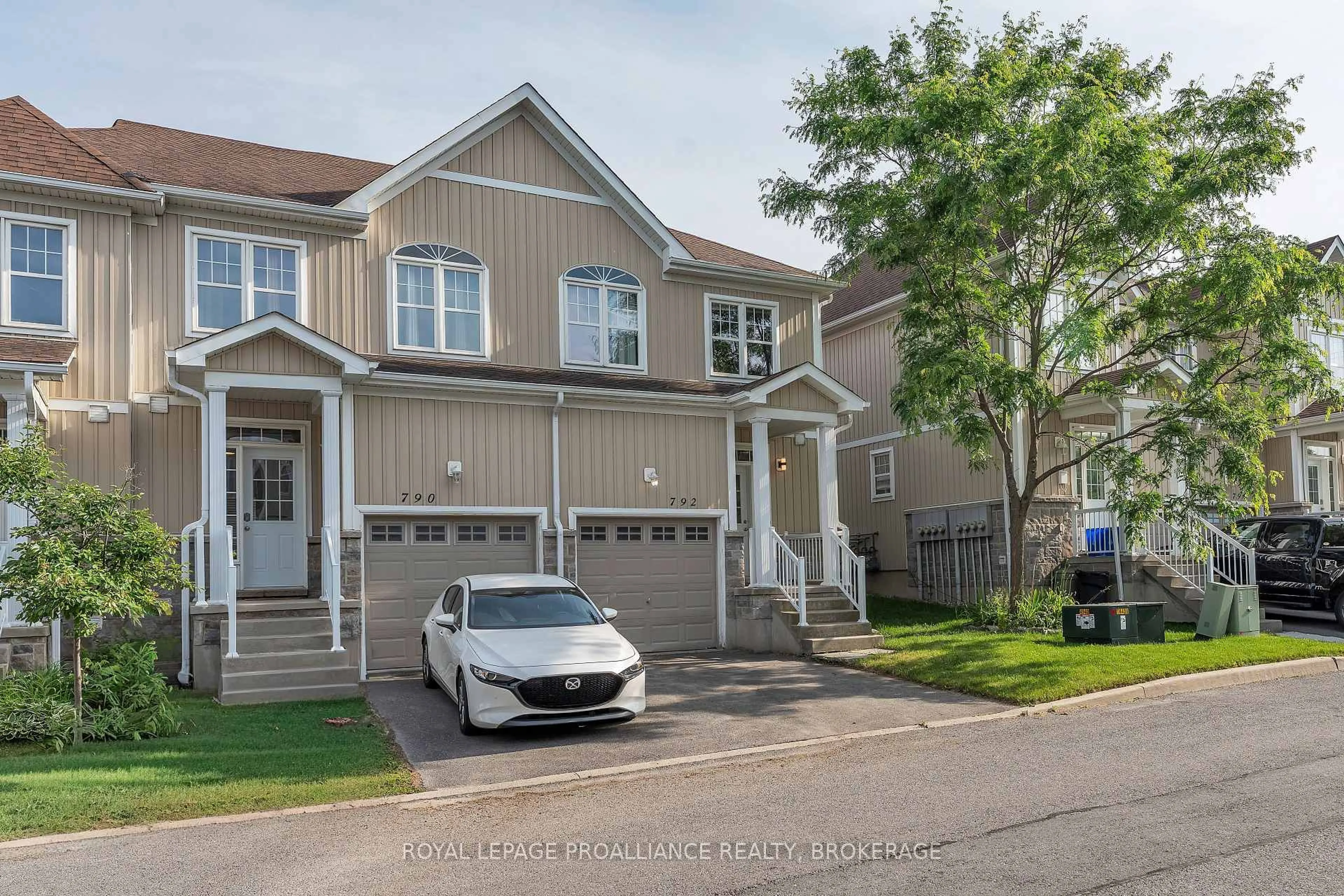 A pic from outside/outdoor area/front of a property/back of a property/a pic from drone, street for 792 Newmarket Lane, Kingston Ontario K7K 6K7