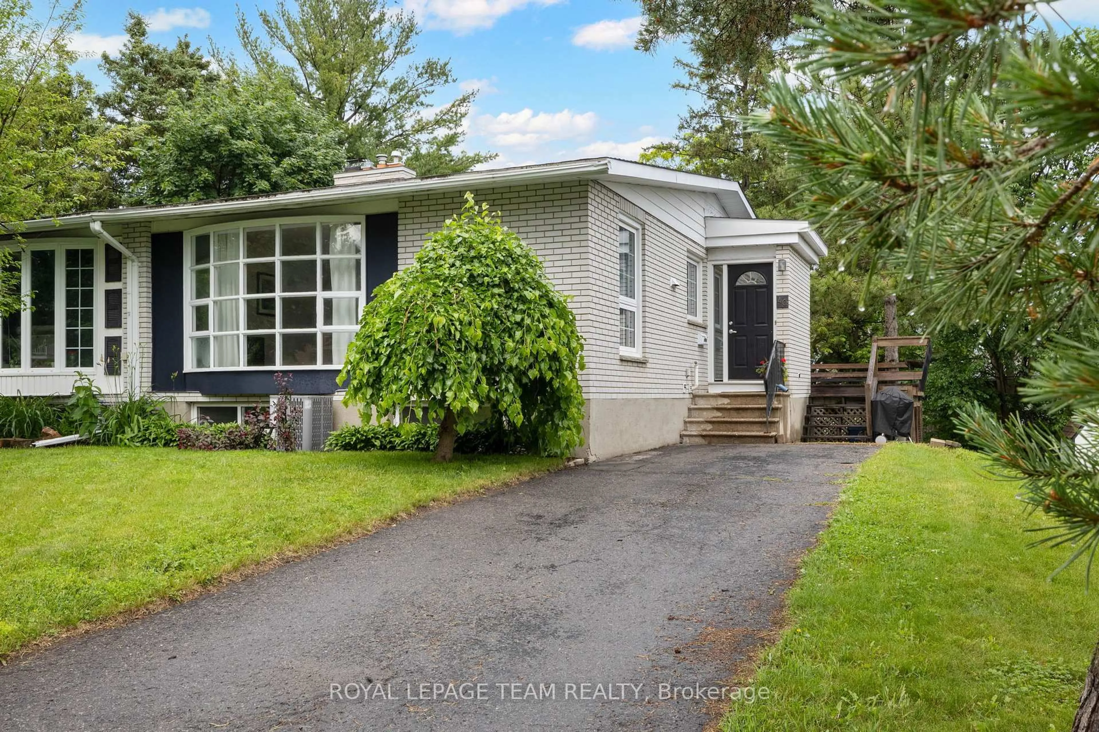 Home with vinyl exterior material, street for 40 Woodmount Cres, Ottawa Ontario K2E 5R1