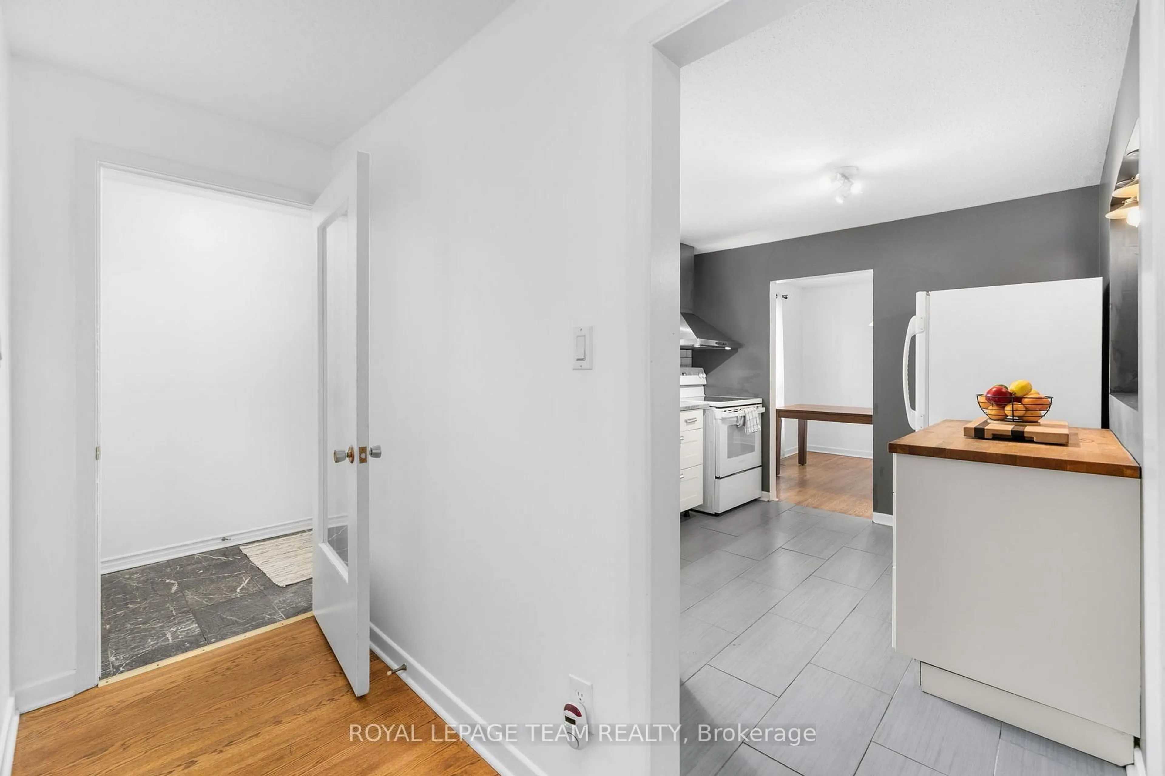 Unknown for 40 Woodmount Cres, Ottawa Ontario K2E 5R1