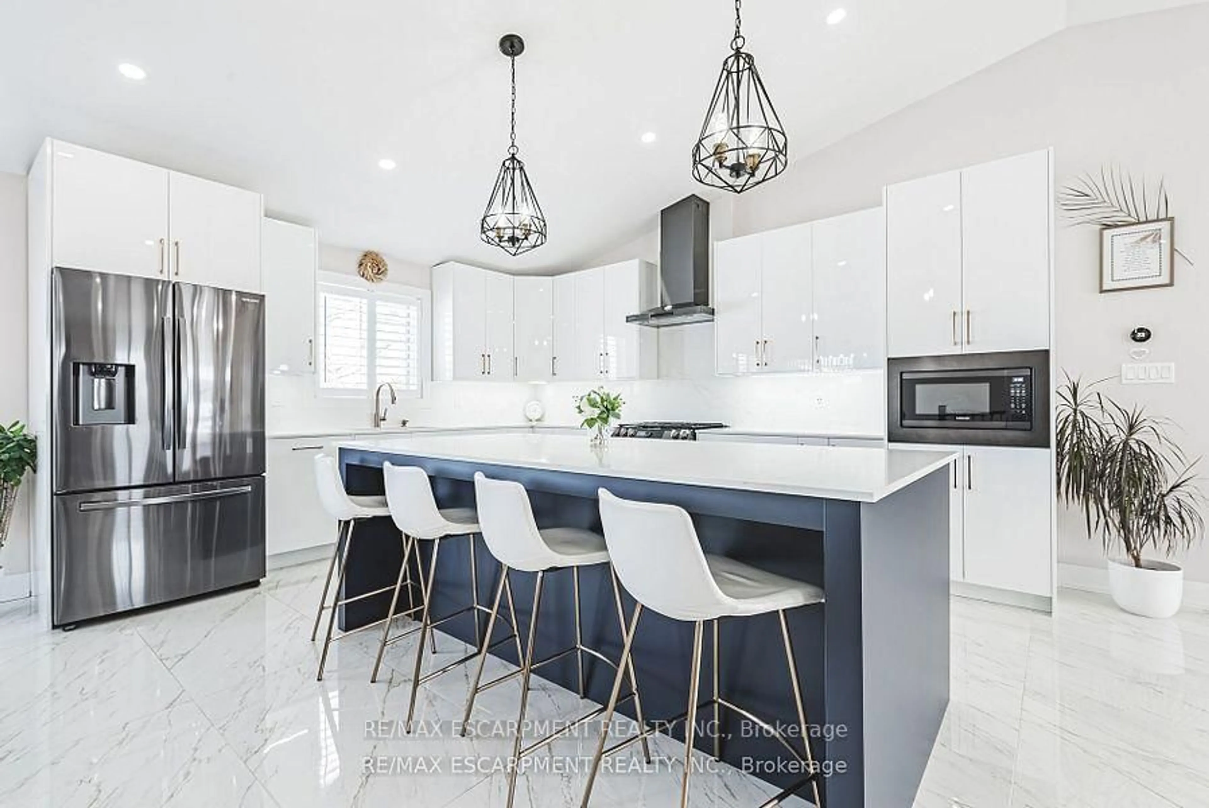 Contemporary kitchen, ceramic/tile floor for 1796 Penny Lane, West Lincoln Ontario L0R 1E0
