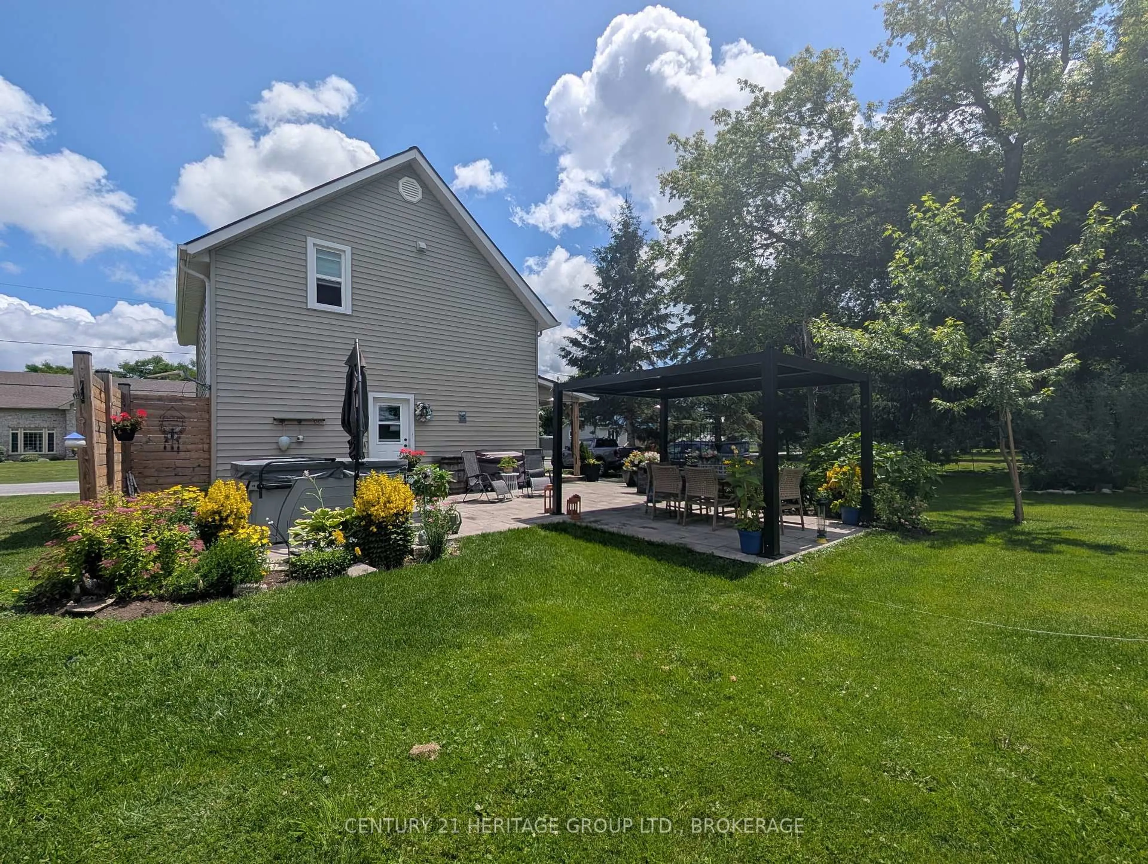 A pic from outside/outdoor area/front of a property/back of a property/a pic from drone, unknown for 269 Simmons Rd, Bissett Creek Ontario K0H 2H0