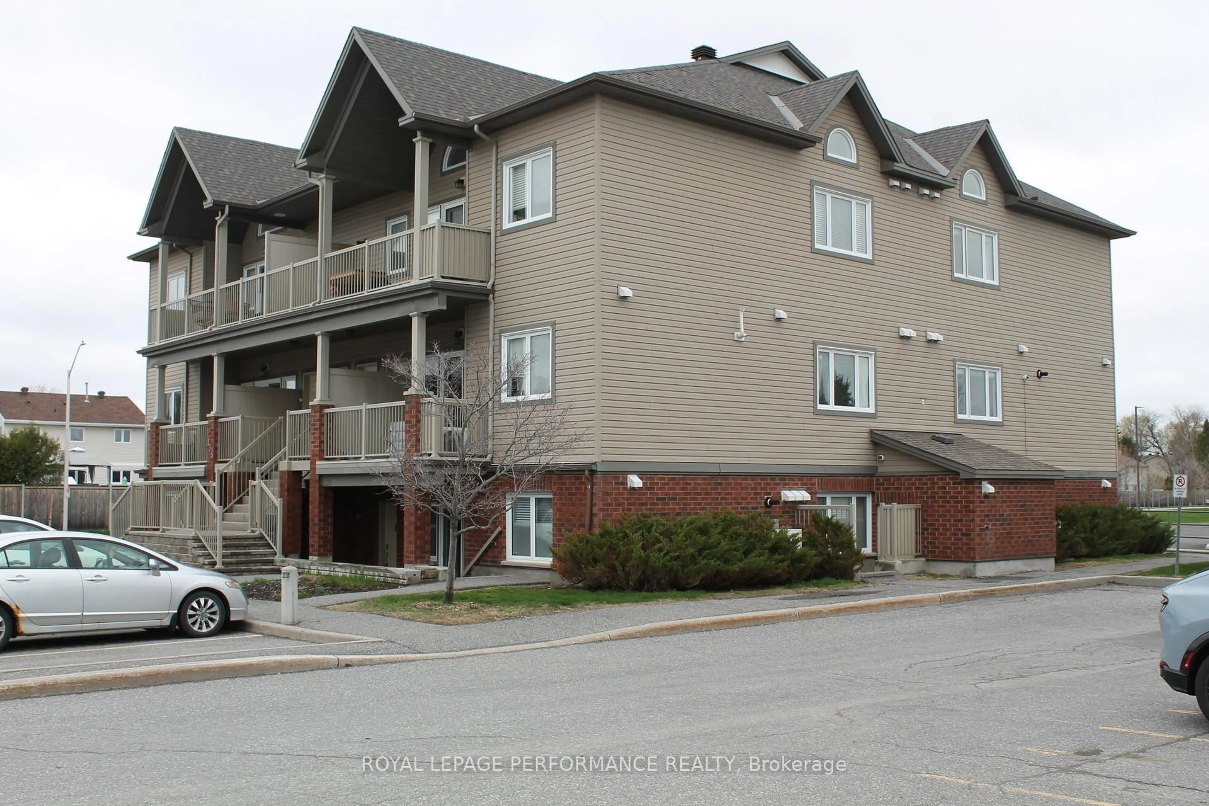 Unknown for 135 Harthill Way #B, Ottawa Ontario K2J 5V1