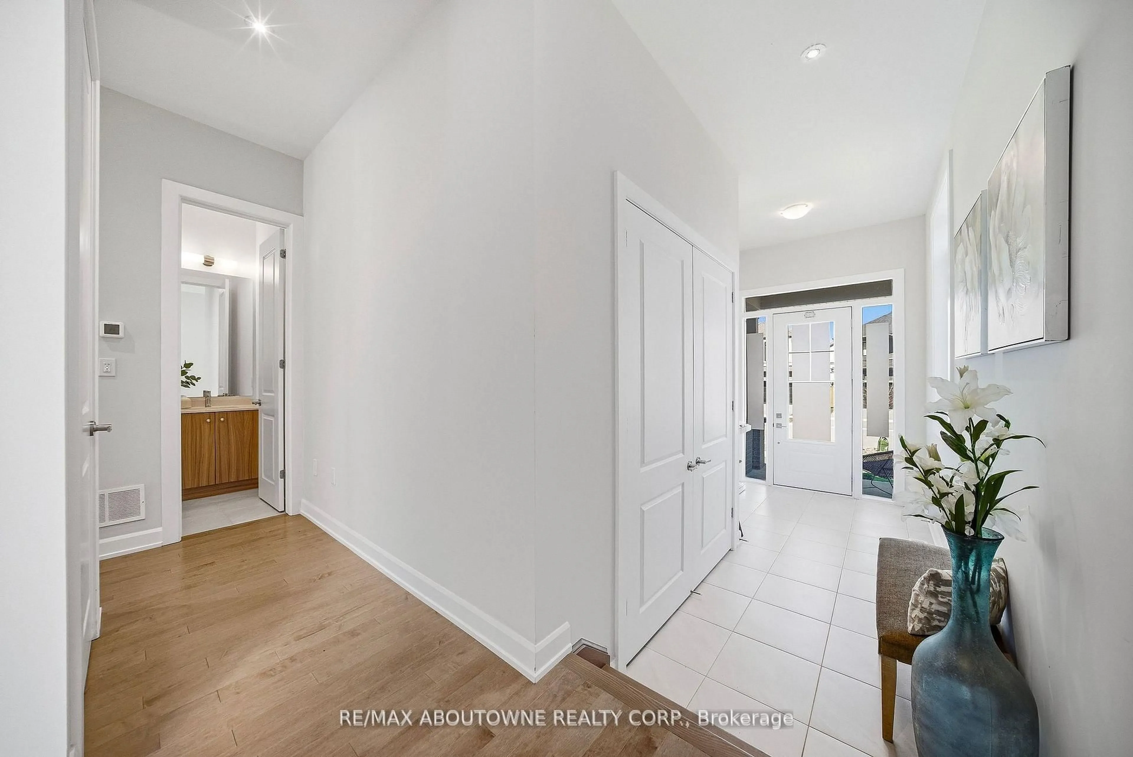 Indoor entryway for 37 Riesling St, Grimsby Ontario L3M 0L2