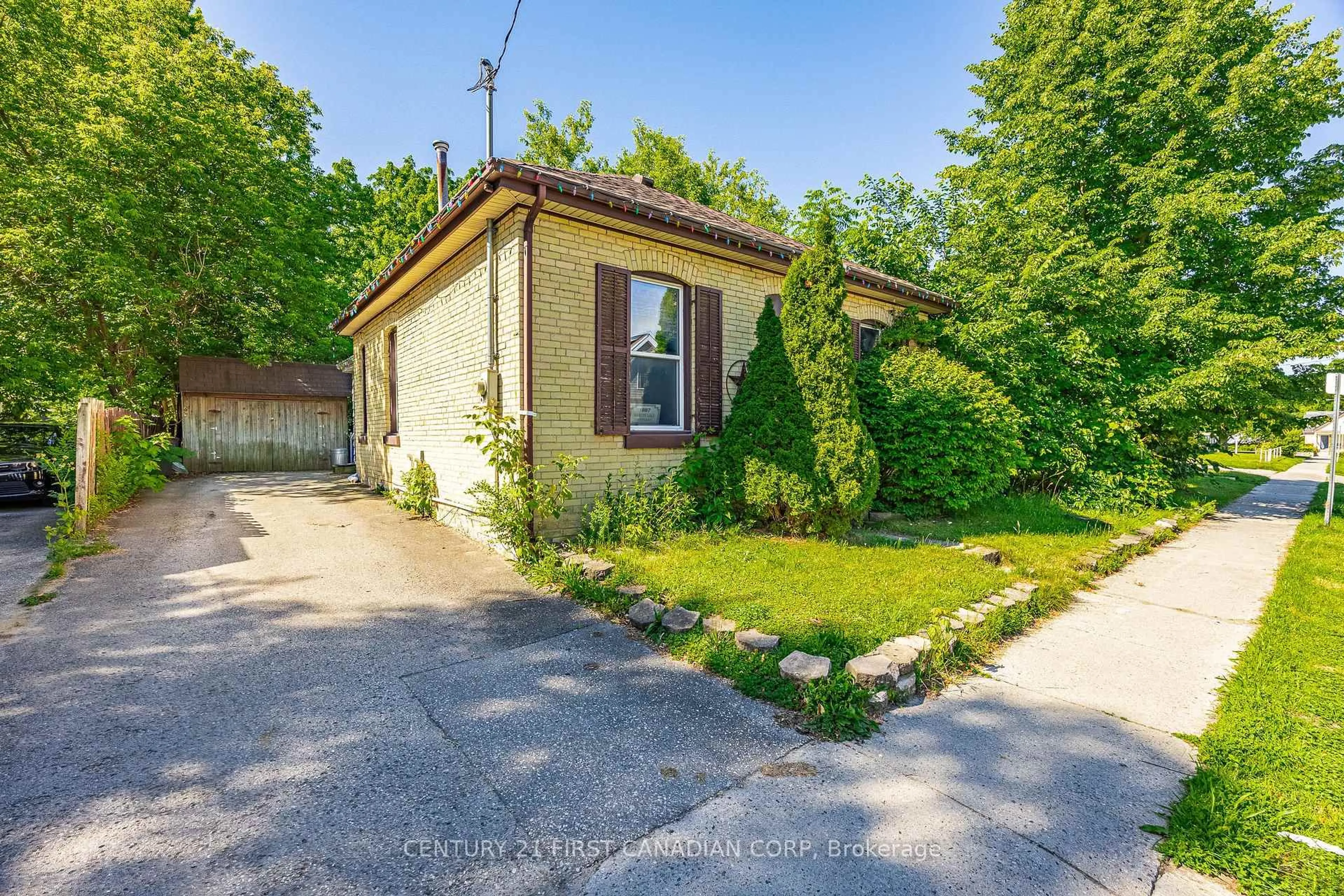 Unknown for 973 Dame St, London East Ontario N5Z 1M5