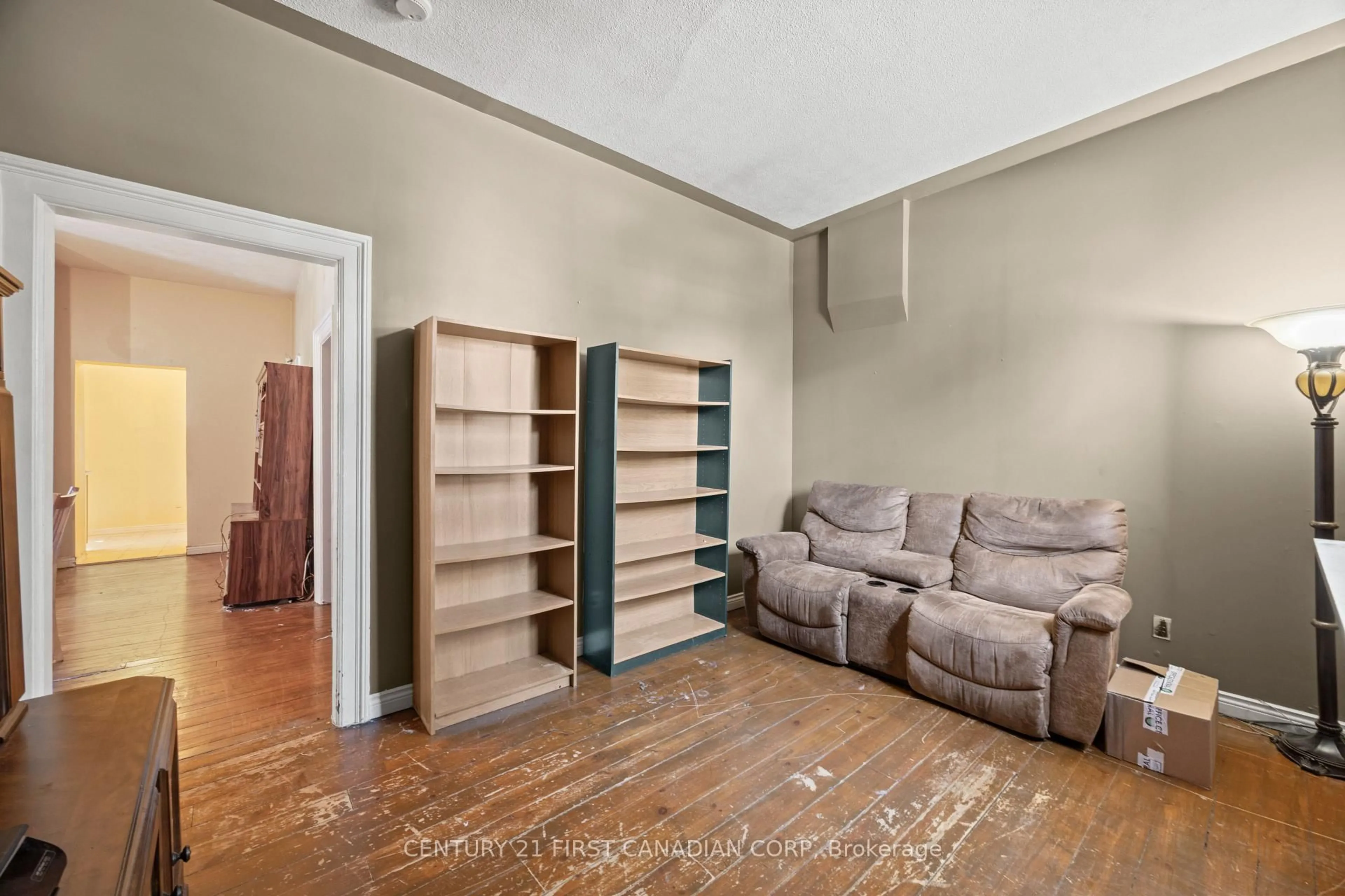 A pic of a room for 973 Dame St, London East Ontario N5Z 1M5