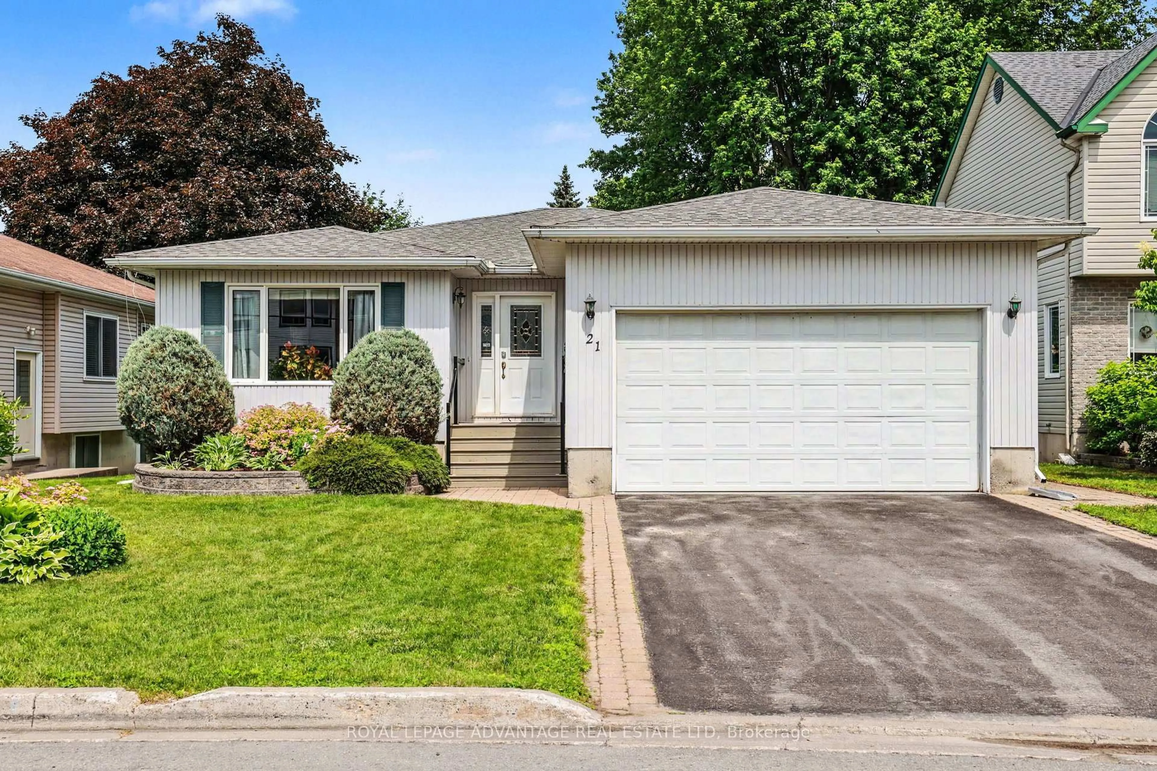 Home with vinyl exterior material, street for 21 Haggart St, Perth Ontario K7H 2Z5