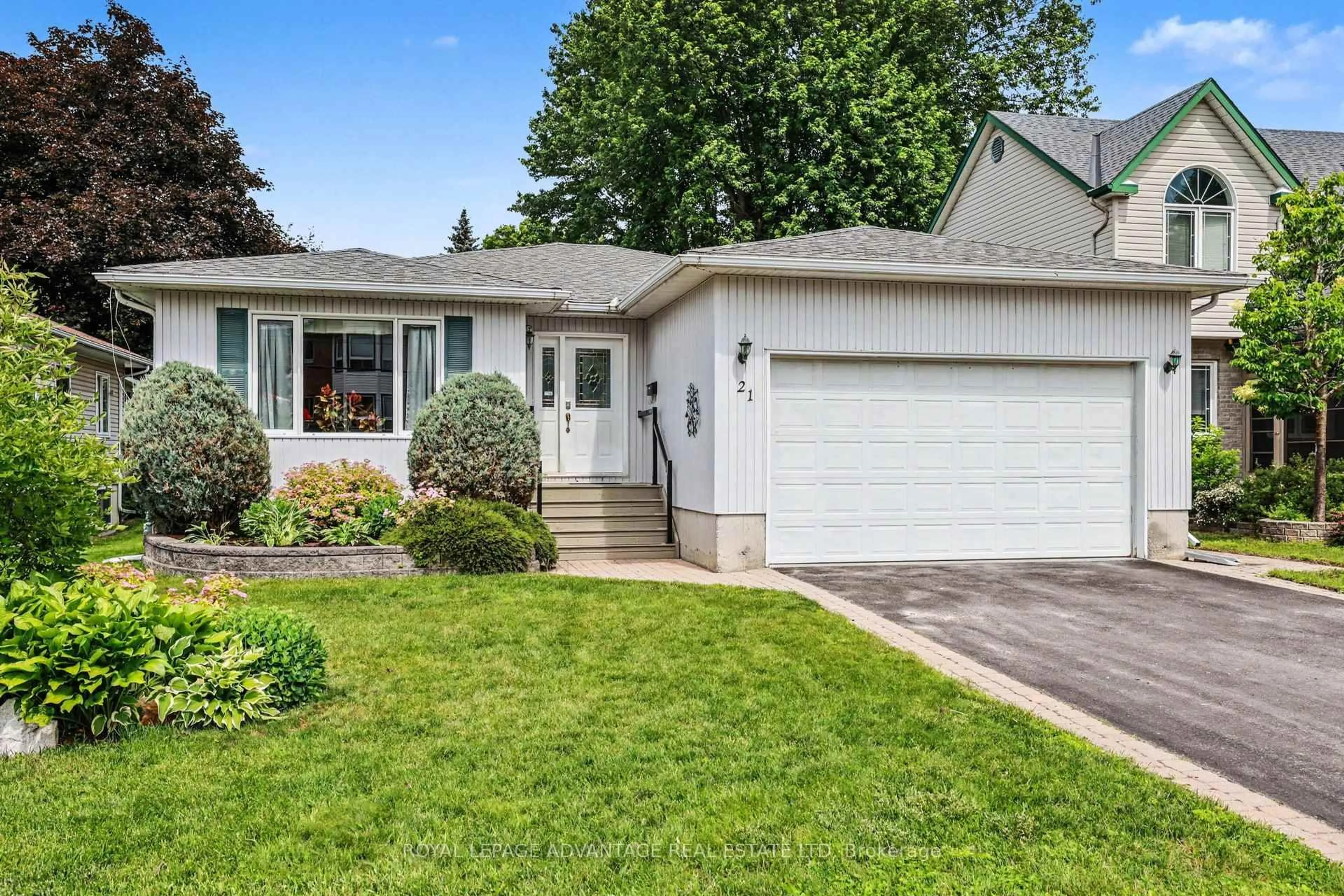 Home with vinyl exterior material, street for 21 Haggart St, Perth Ontario K7H 2Z5
