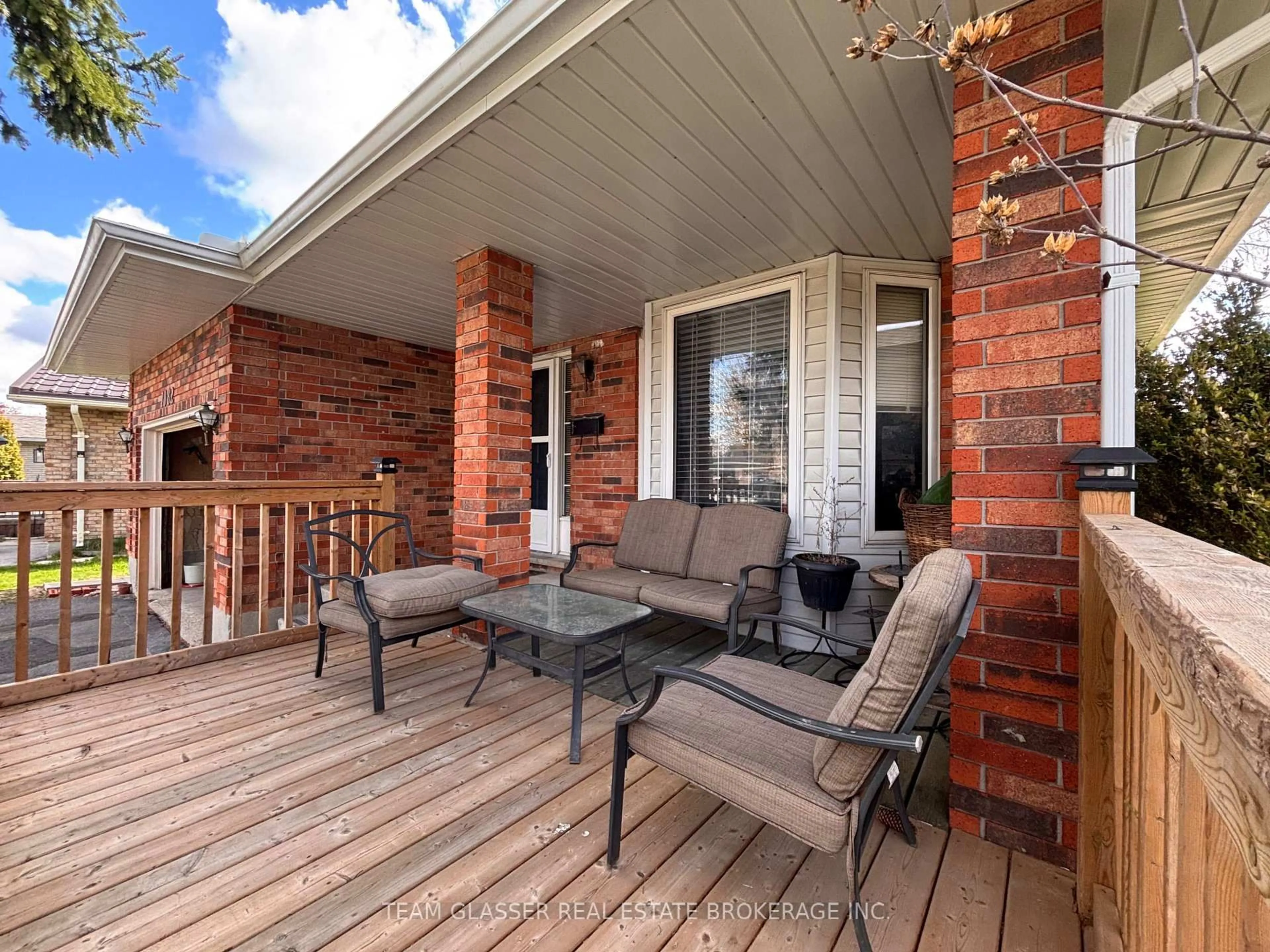 Patio, street for 1082 LAWSON Rd, London North Ontario N6G 2X9