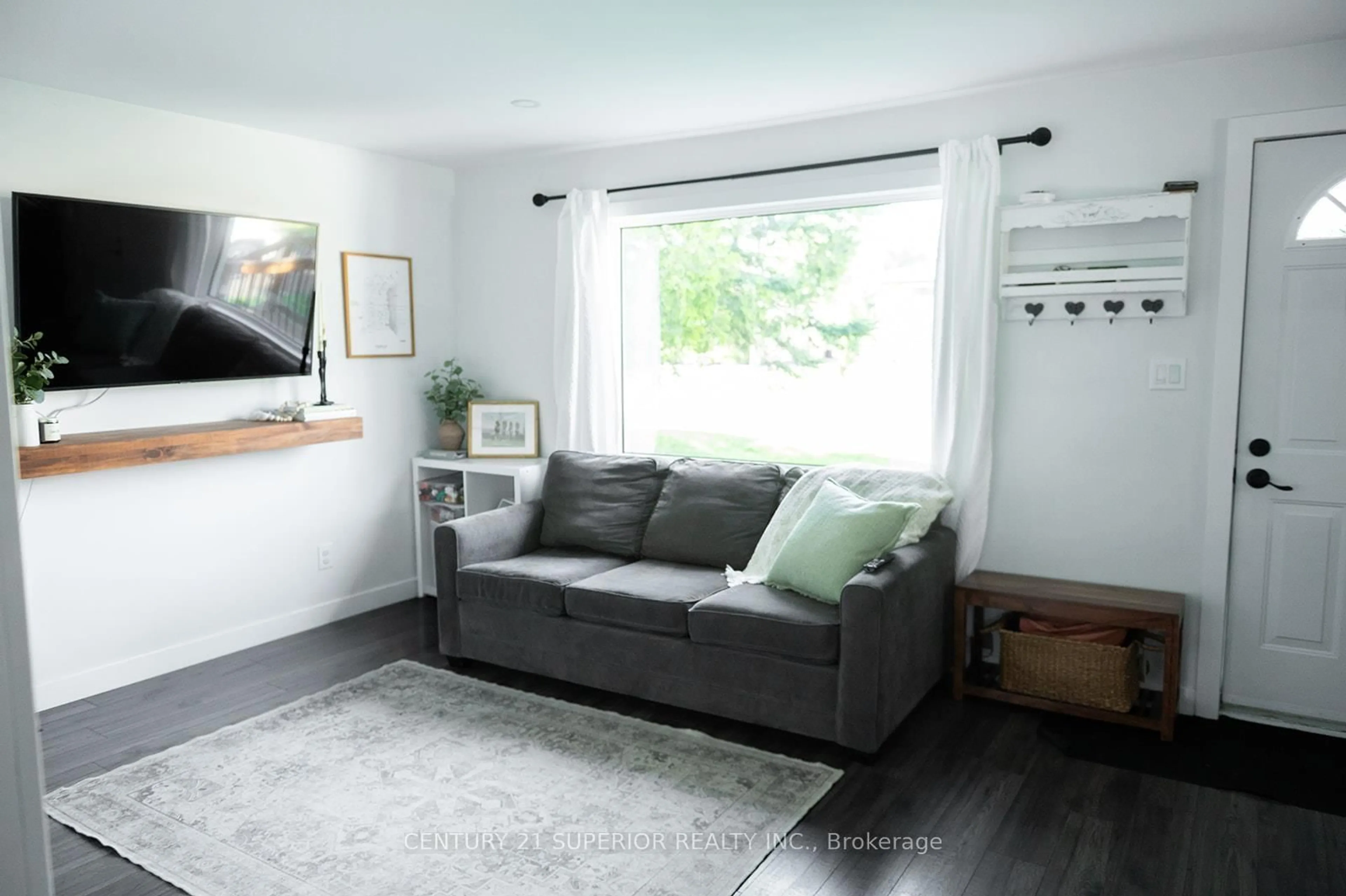Living room with furniture, unknown for 417 Hester Street, Thunder Bay Ontario P7B 2L1