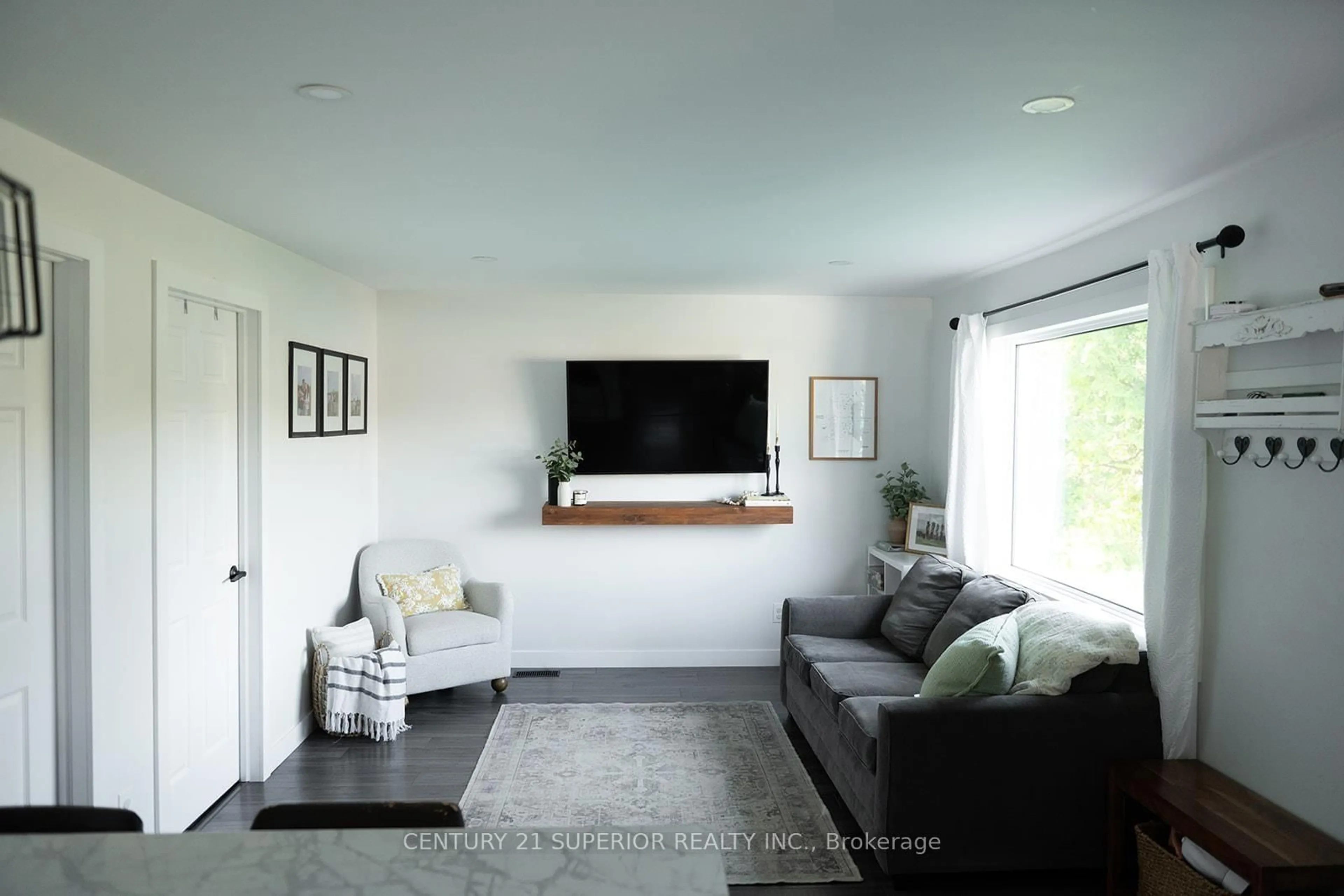 Living room with furniture, unknown for 417 Hester Street, Thunder Bay Ontario P7B 2L1
