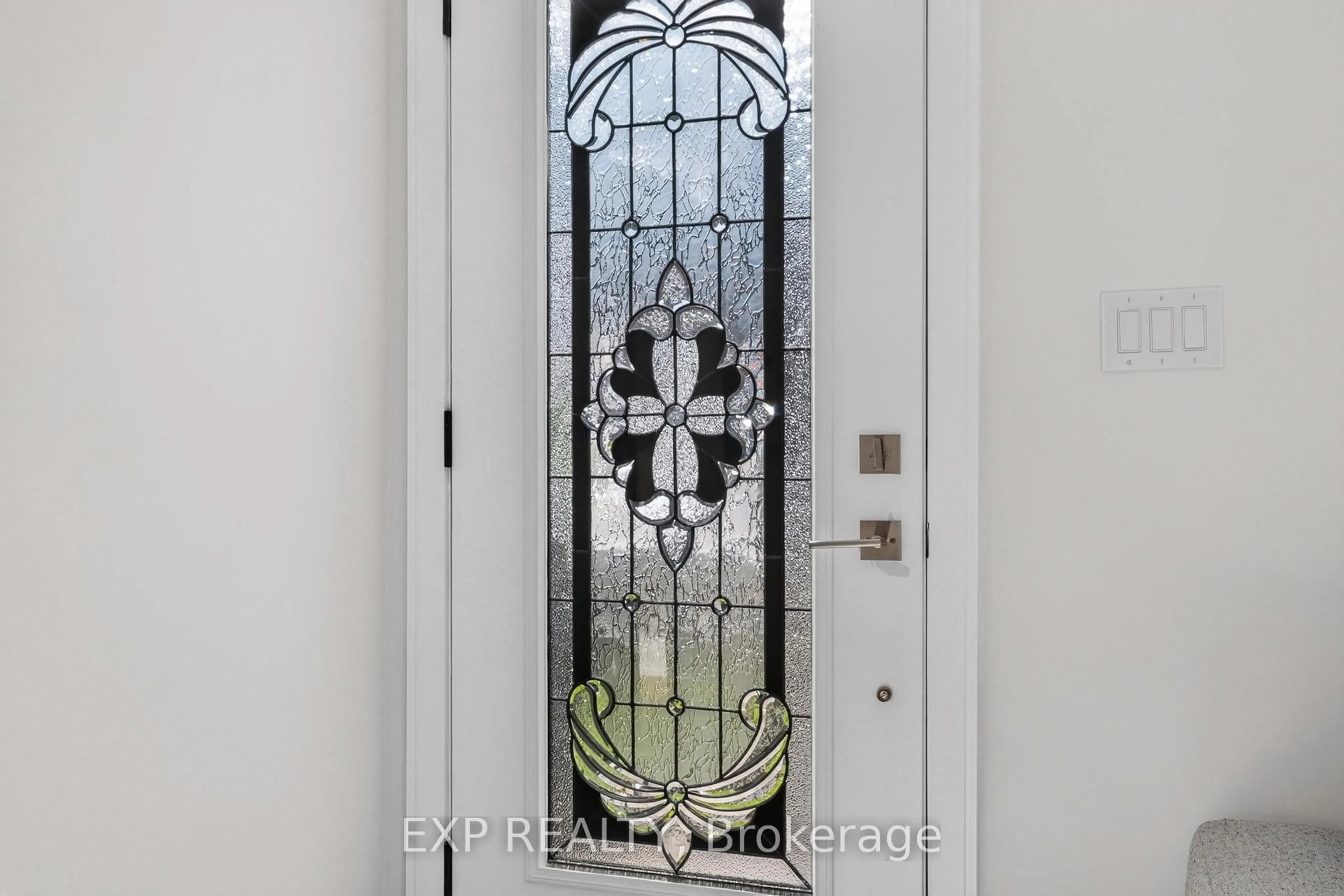 Indoor entryway for 118 Cathcart St, Hamilton Ontario L8L 5A2