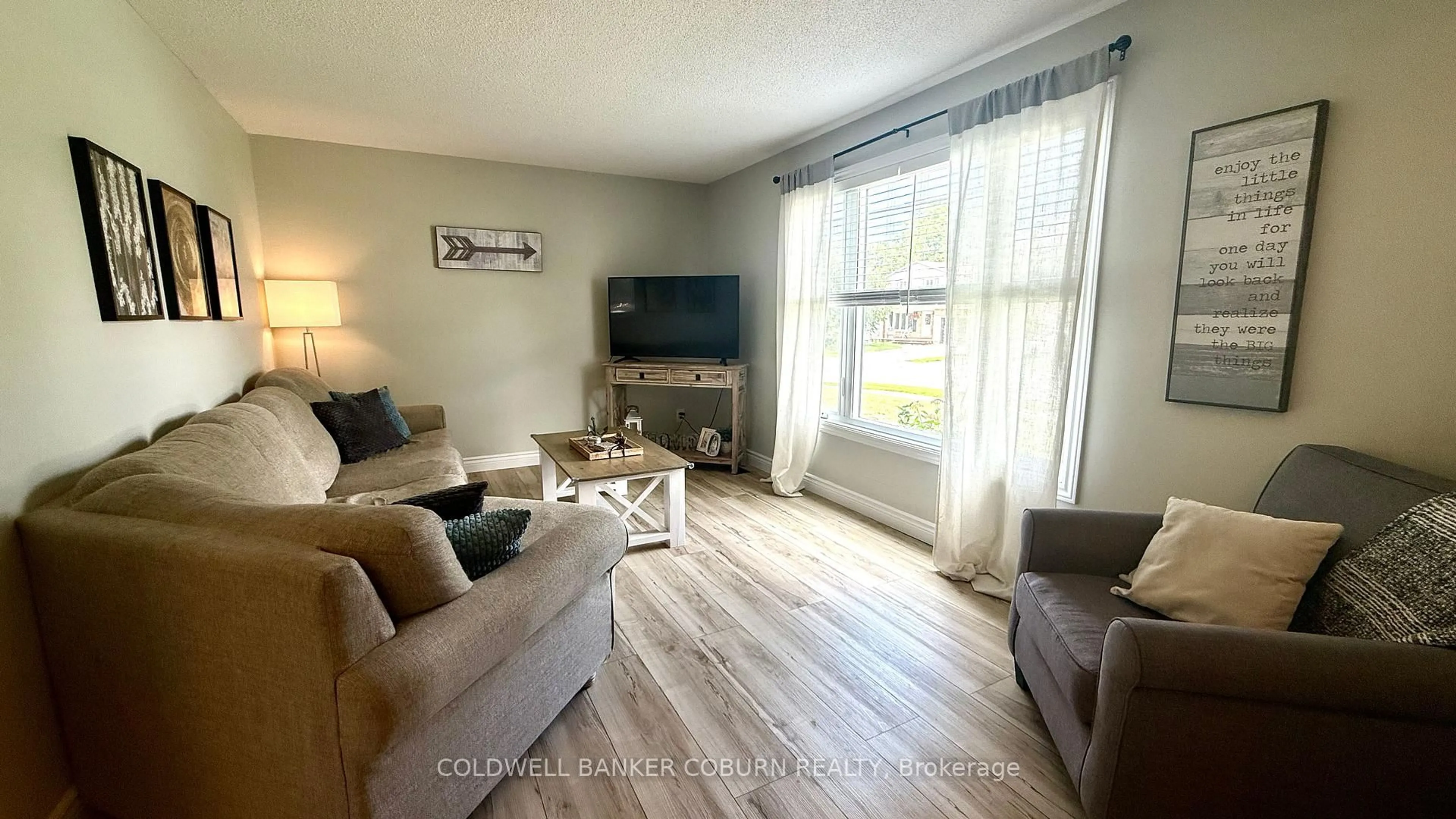 Living room with furniture, wood/laminate floor for 96 Mississippi Rd, Carleton Place Ontario K7C 4E4