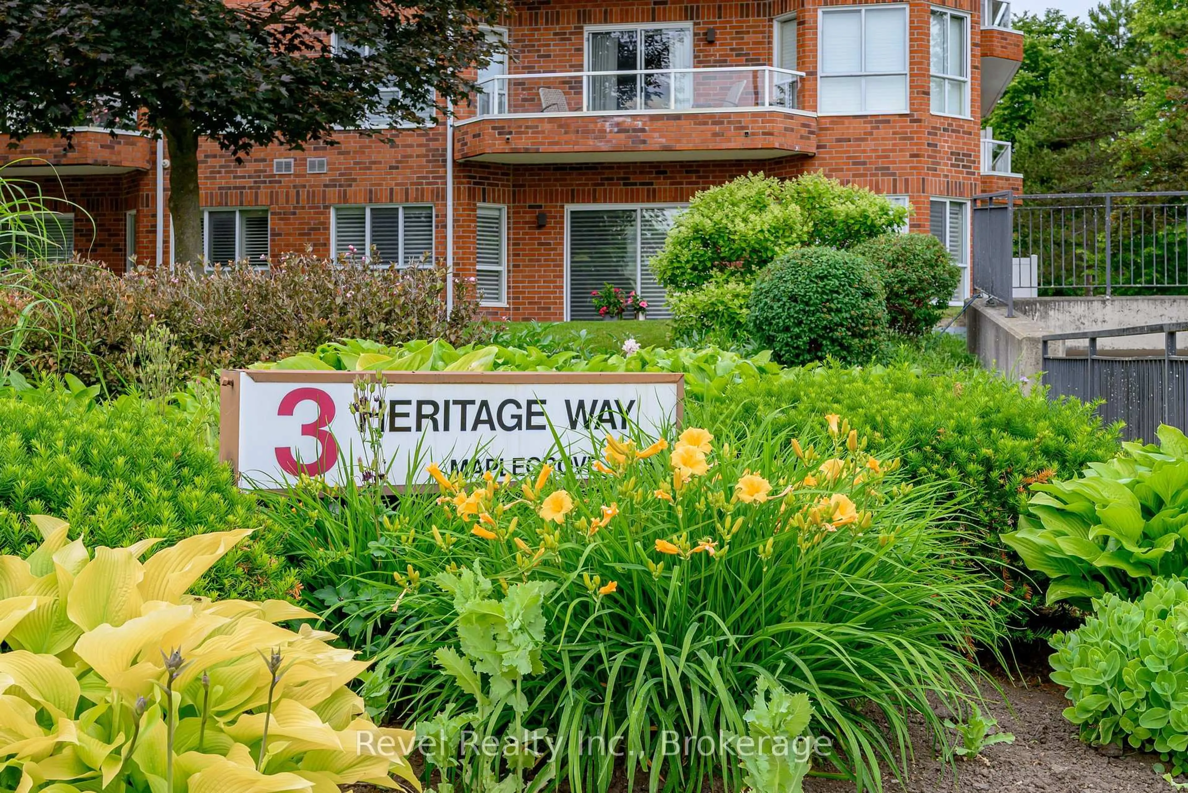 Indoor entryway for 3 Heritage Way #302, Kawartha Lakes Ontario K9V 5Z1