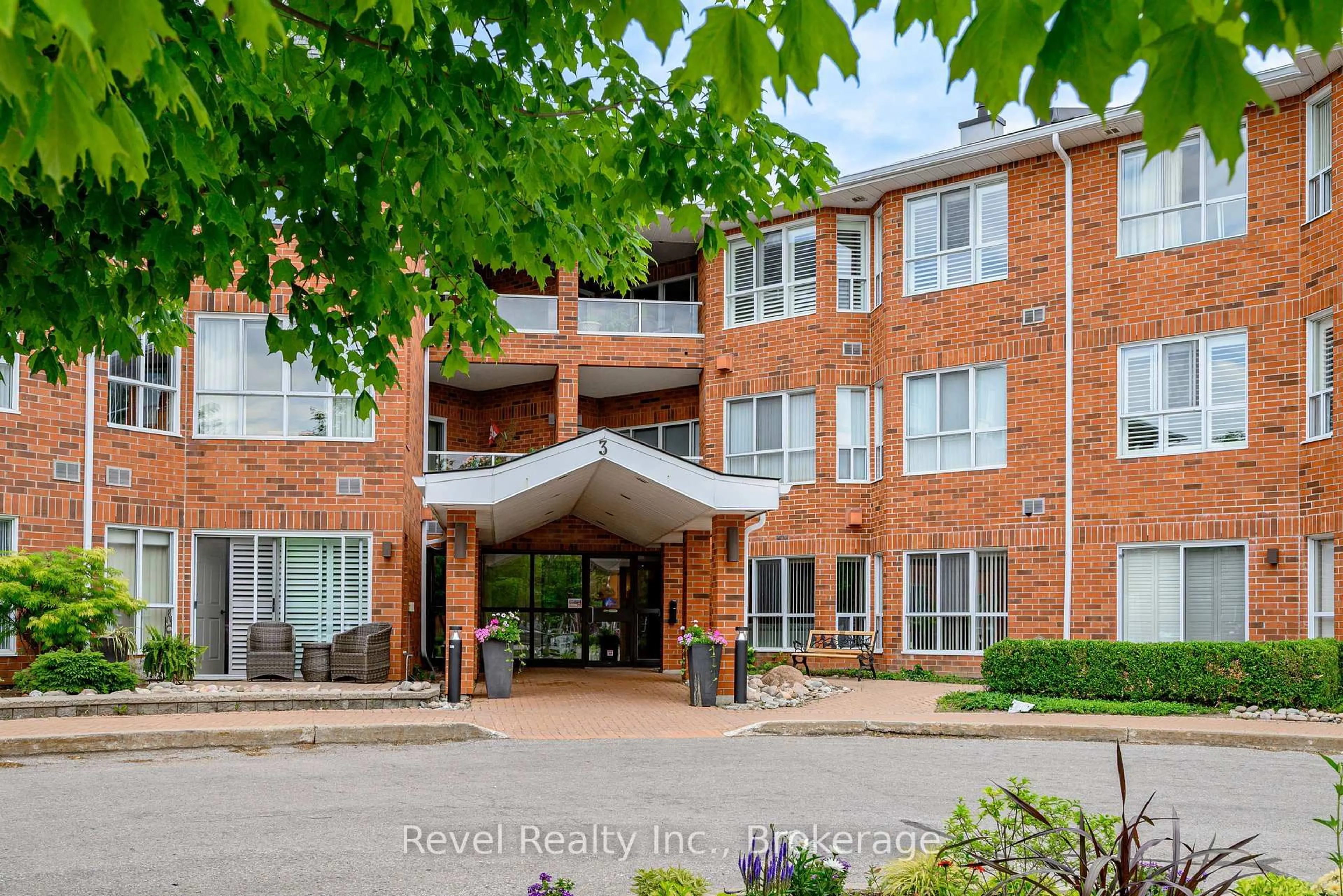 Indoor foyer for 3 Heritage Way #302, Kawartha Lakes Ontario K9V 5Z1