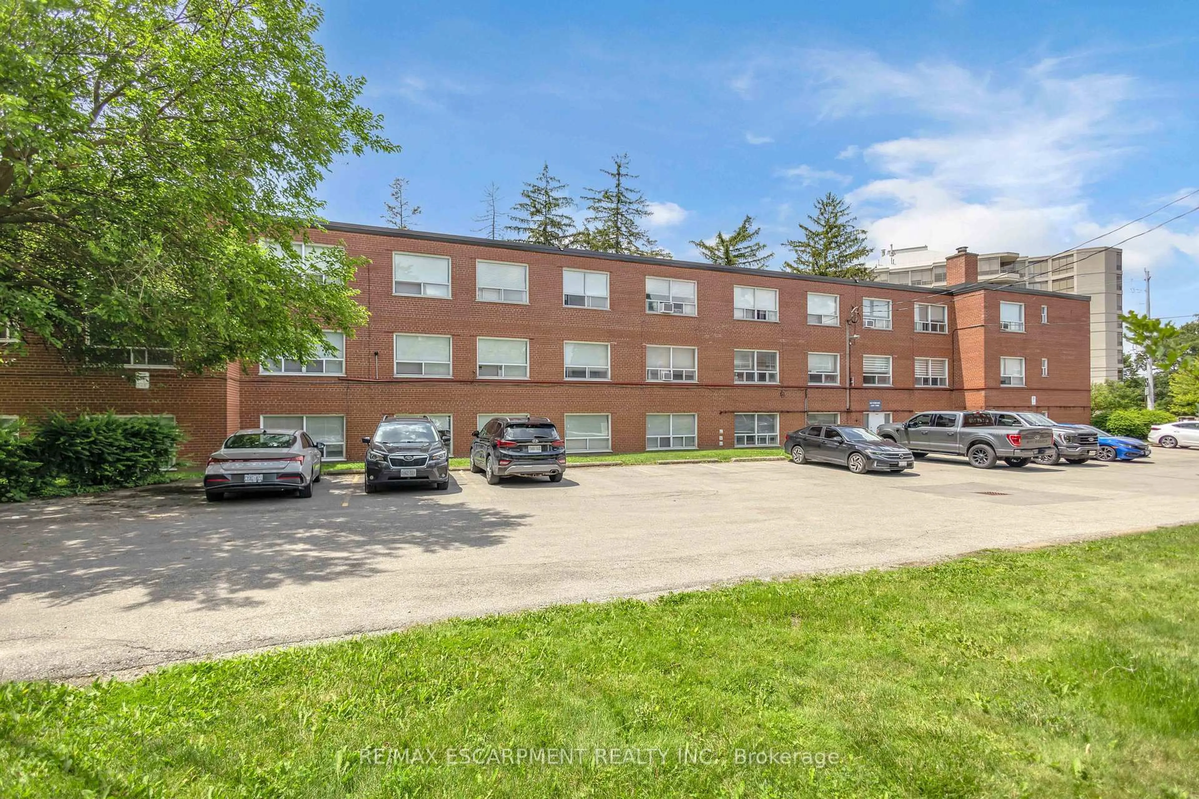 Patio, building for 57 Mericourt Rd #302, Hamilton Ontario L8S 2N5